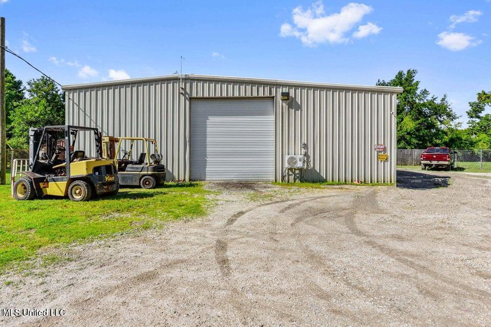 526 1/2 Main Street Property Photo 1