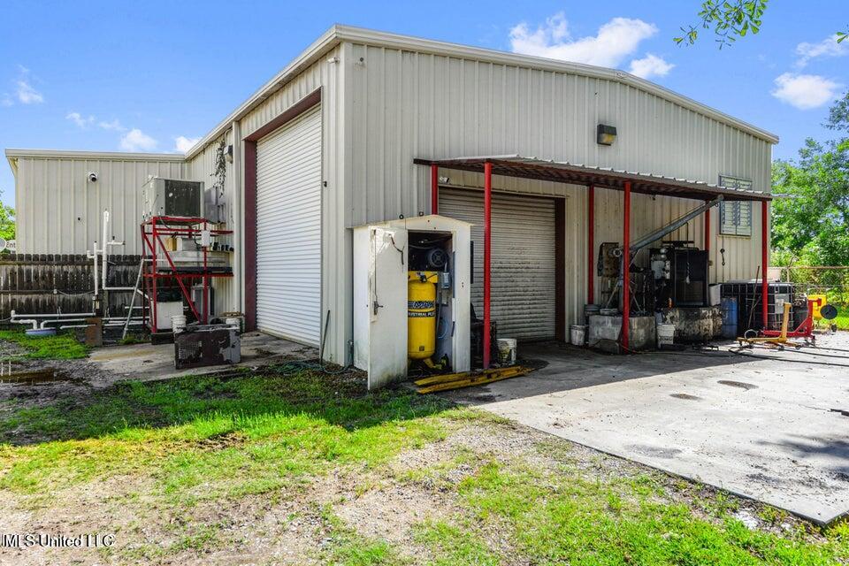 526 1/2 Main Street Property Photo 4