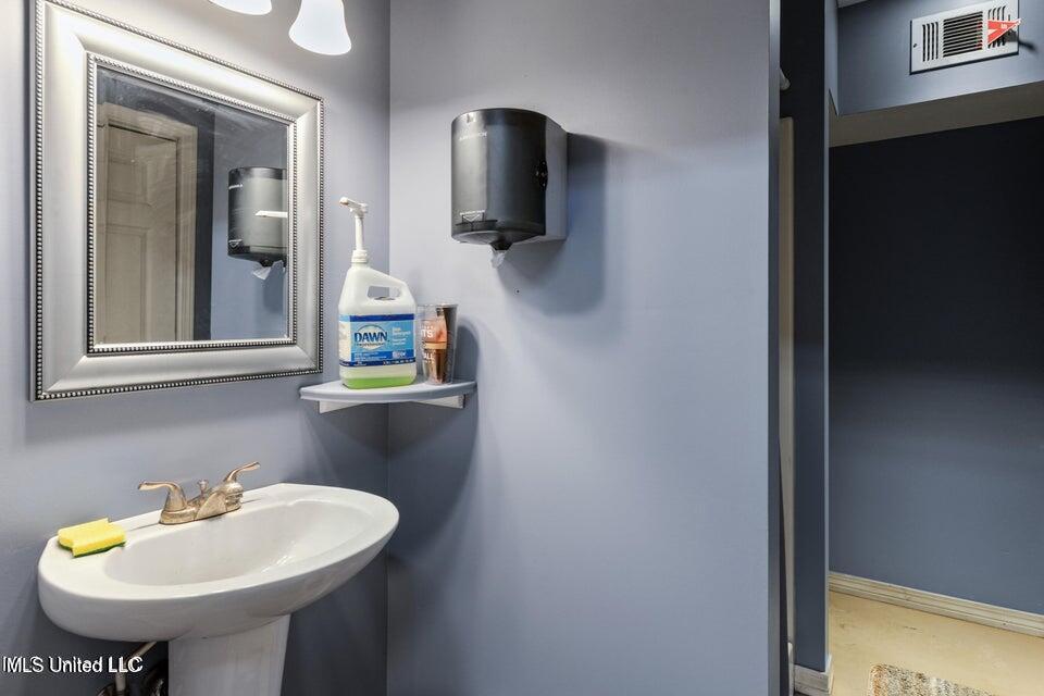 526 1/2 Main Street Property Photo 24