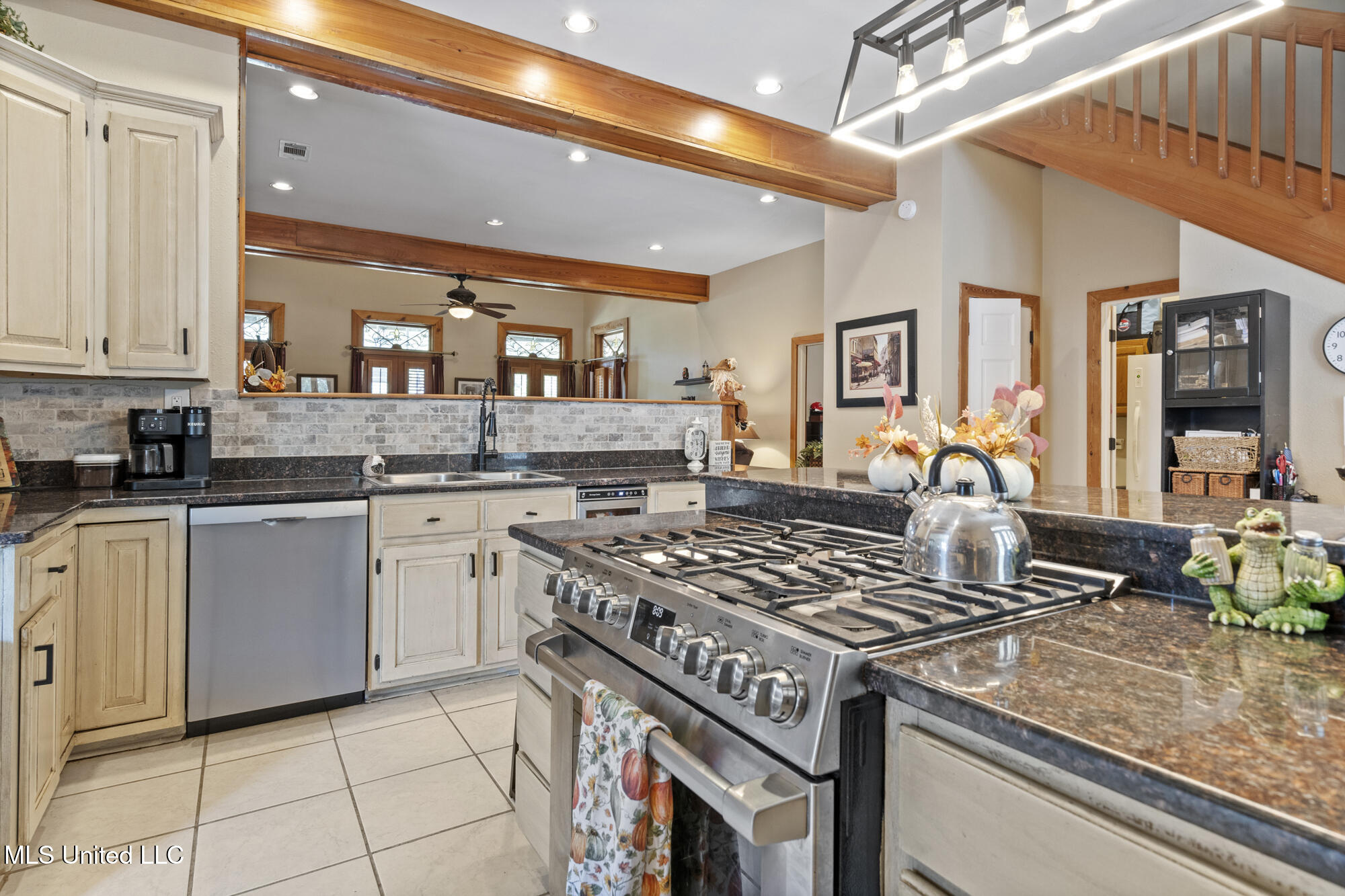 7711 Cuevas Town Road Property Photo 15