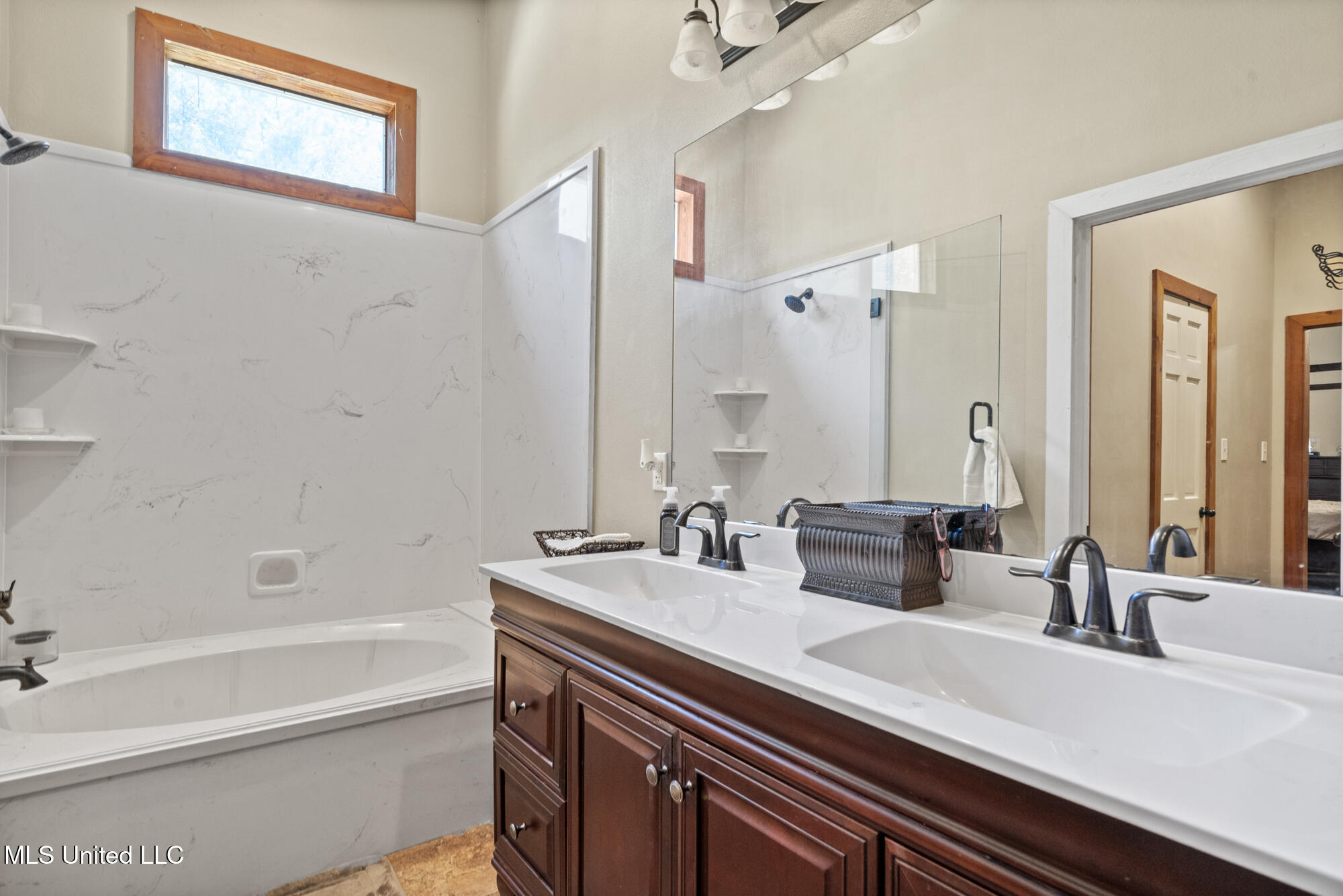 7711 Cuevas Town Road Property Photo 22