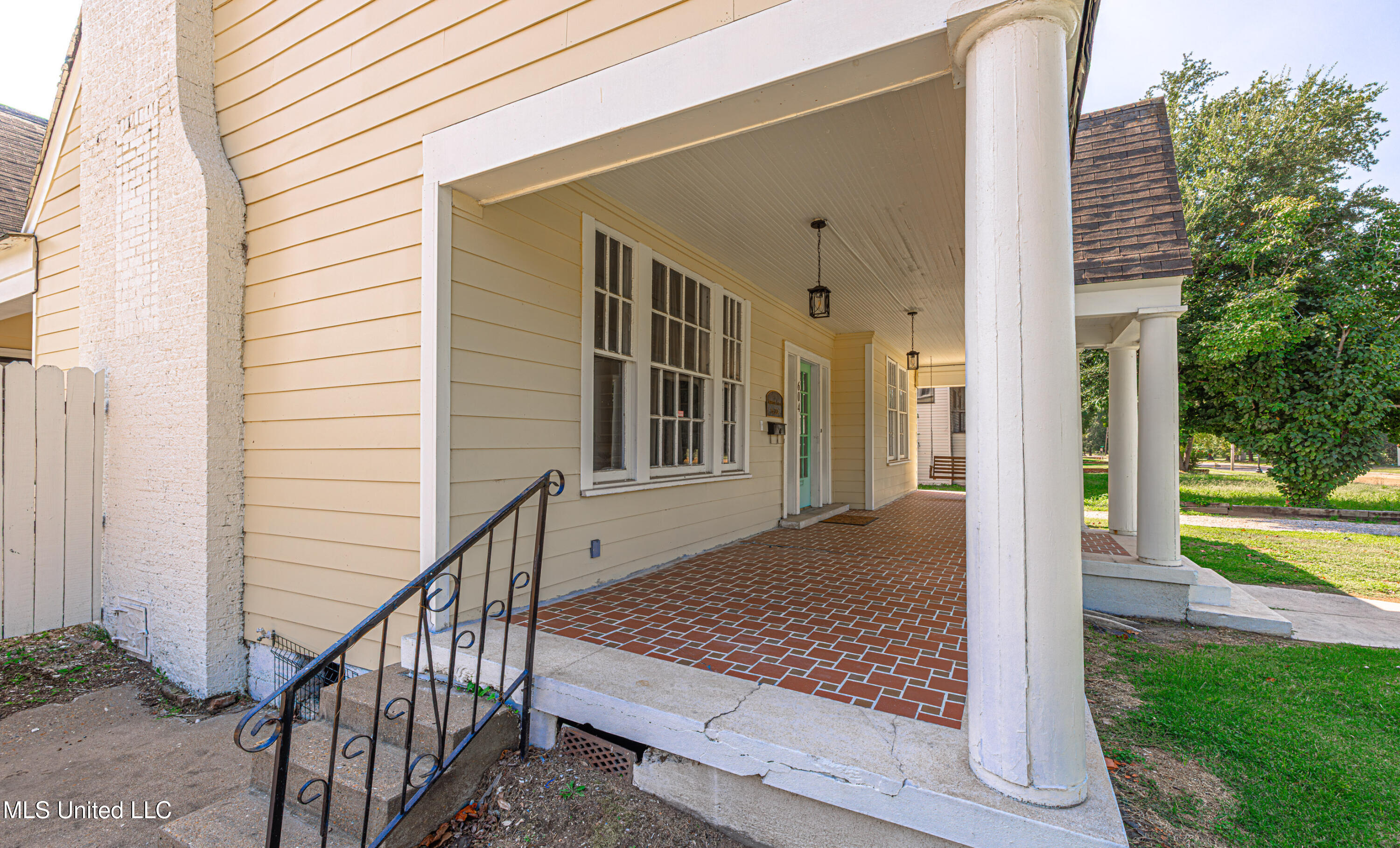 604 S Main Street Property Photo 6