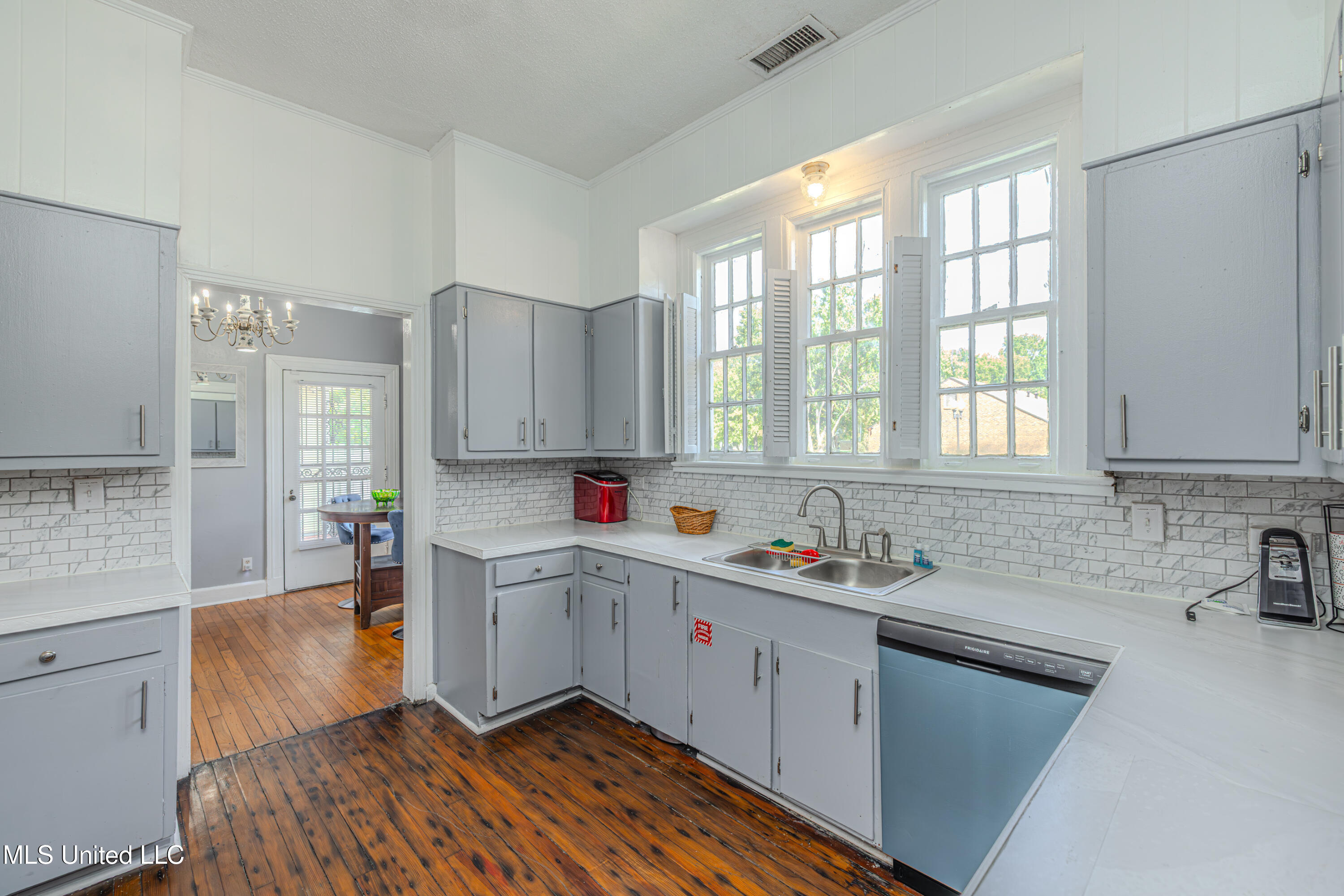 604 S Main Street Property Photo 30