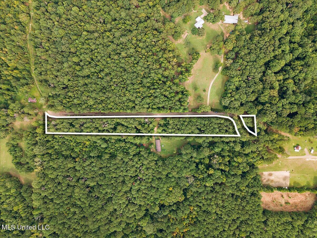 J05 Red Light Road Property Photo 1