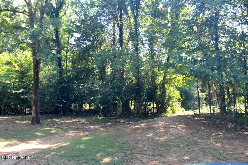 145 Annandale Golf Club Dr 'b' Drive Property Photo 1