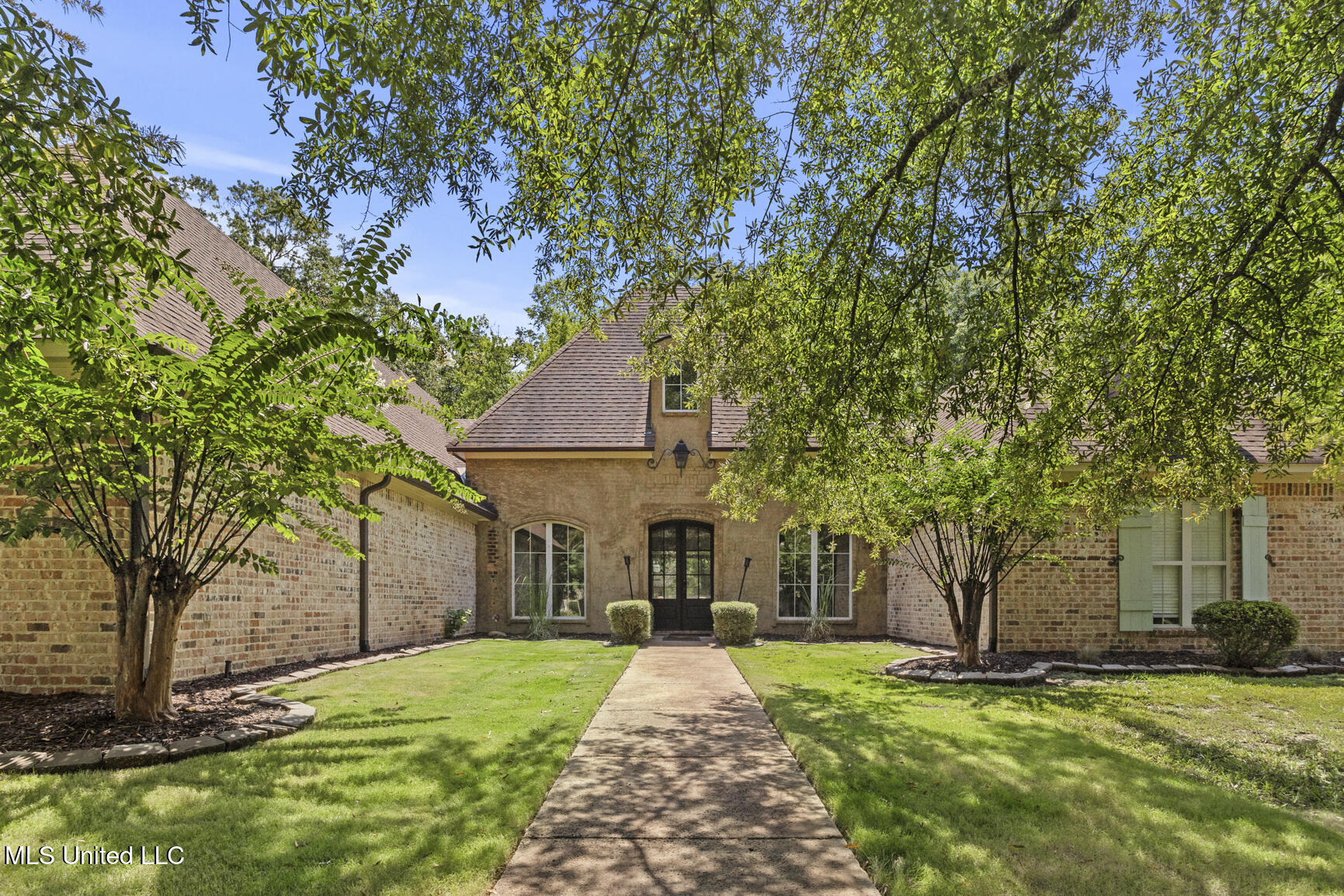 814 Beaumont Drive Property Photo 1