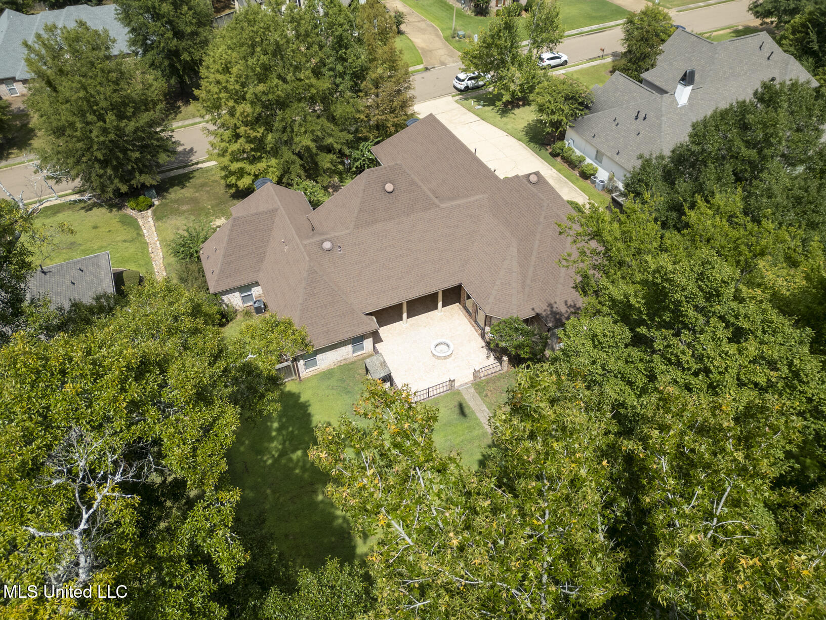 814 Beaumont Drive Property Photo 4