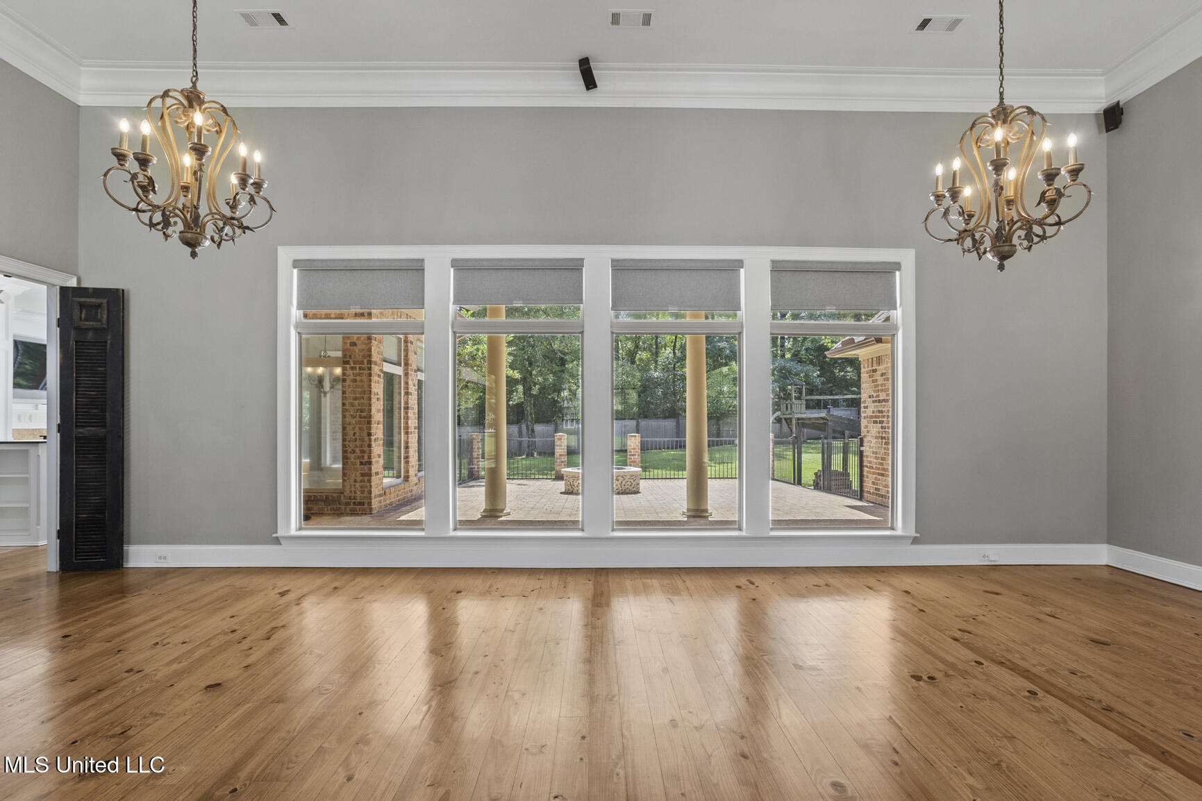 814 Beaumont Drive Property Photo 5