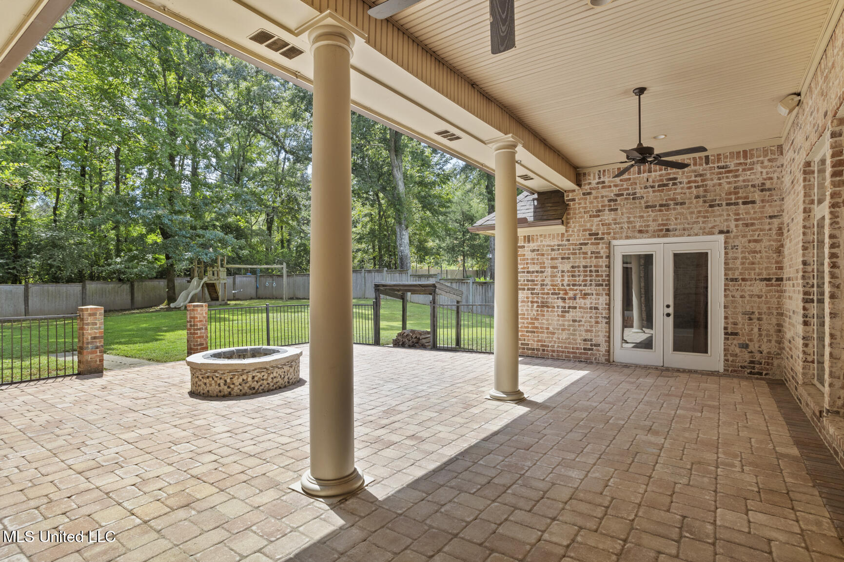 814 Beaumont Drive Property Photo 31