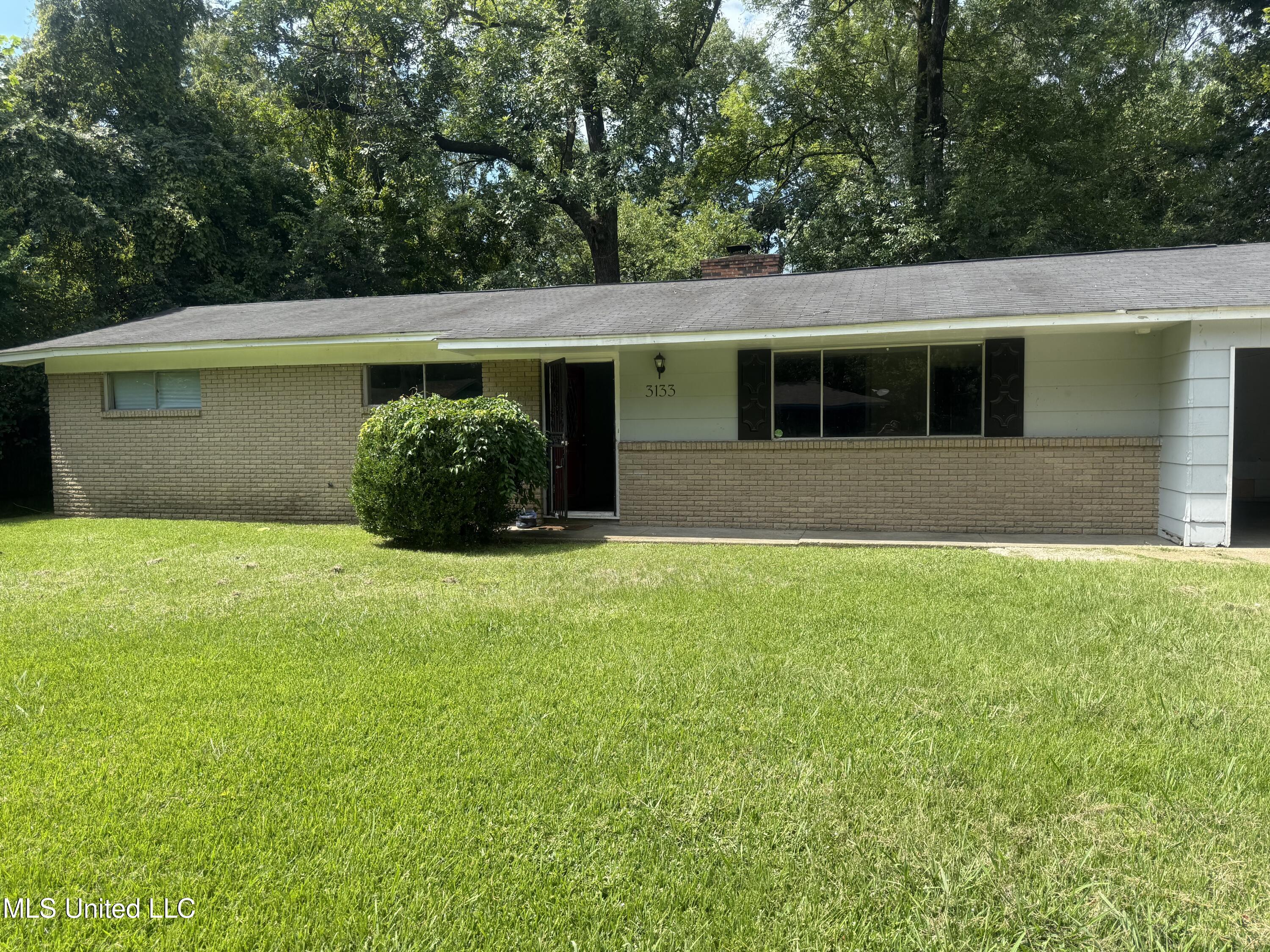 3133 Longwood Drive Property Photo 1