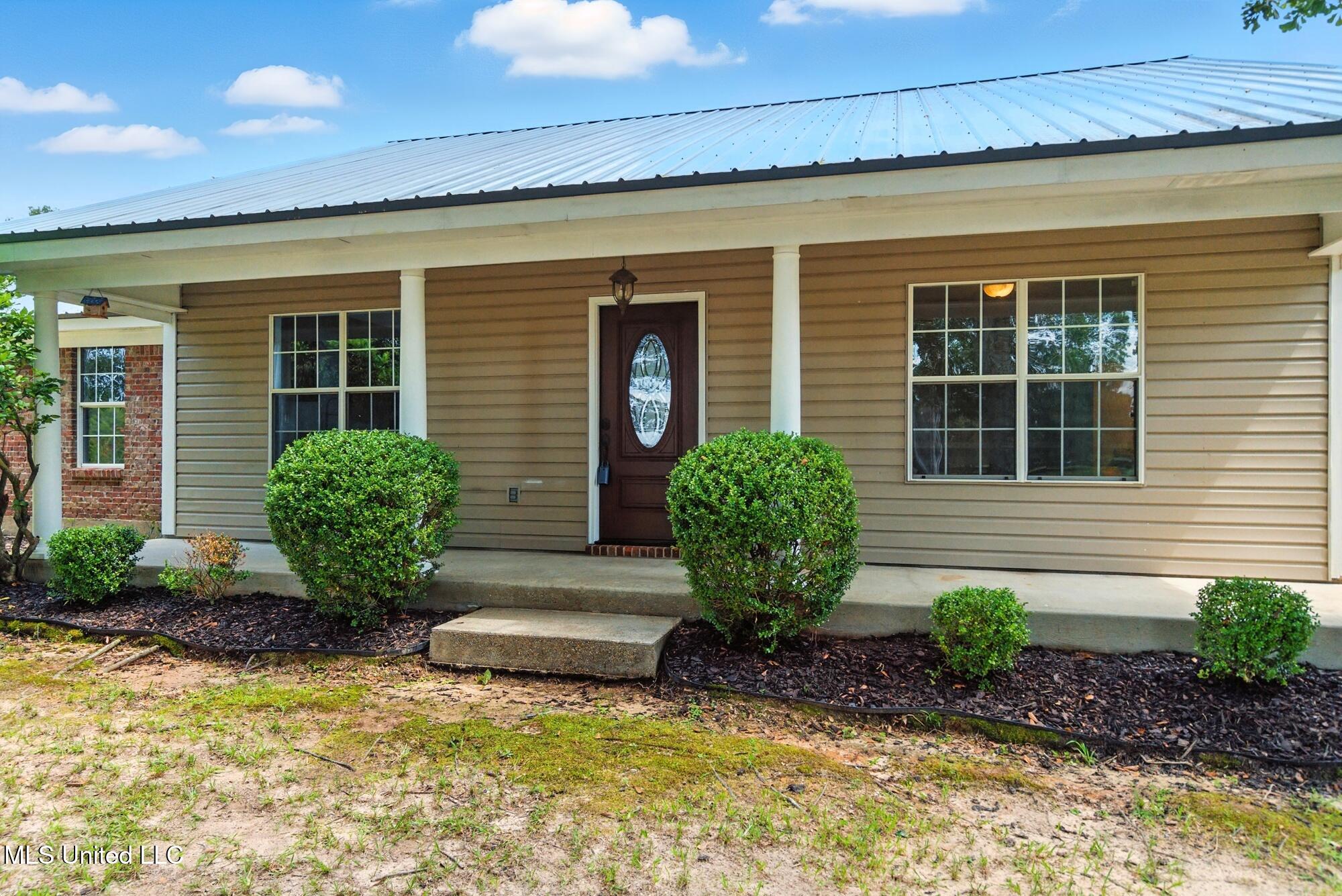 6 Wandering Oaks Lane Property Photo 2