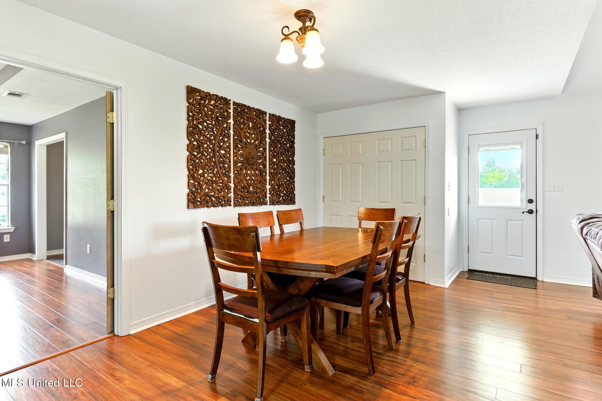 6 Wandering Oaks Lane Property Photo 5