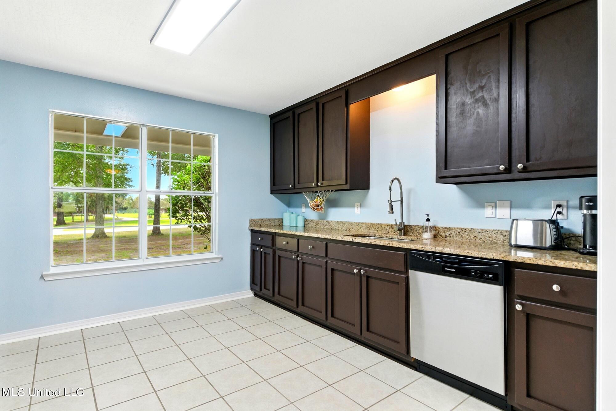 6 Wandering Oaks Lane Property Photo 7