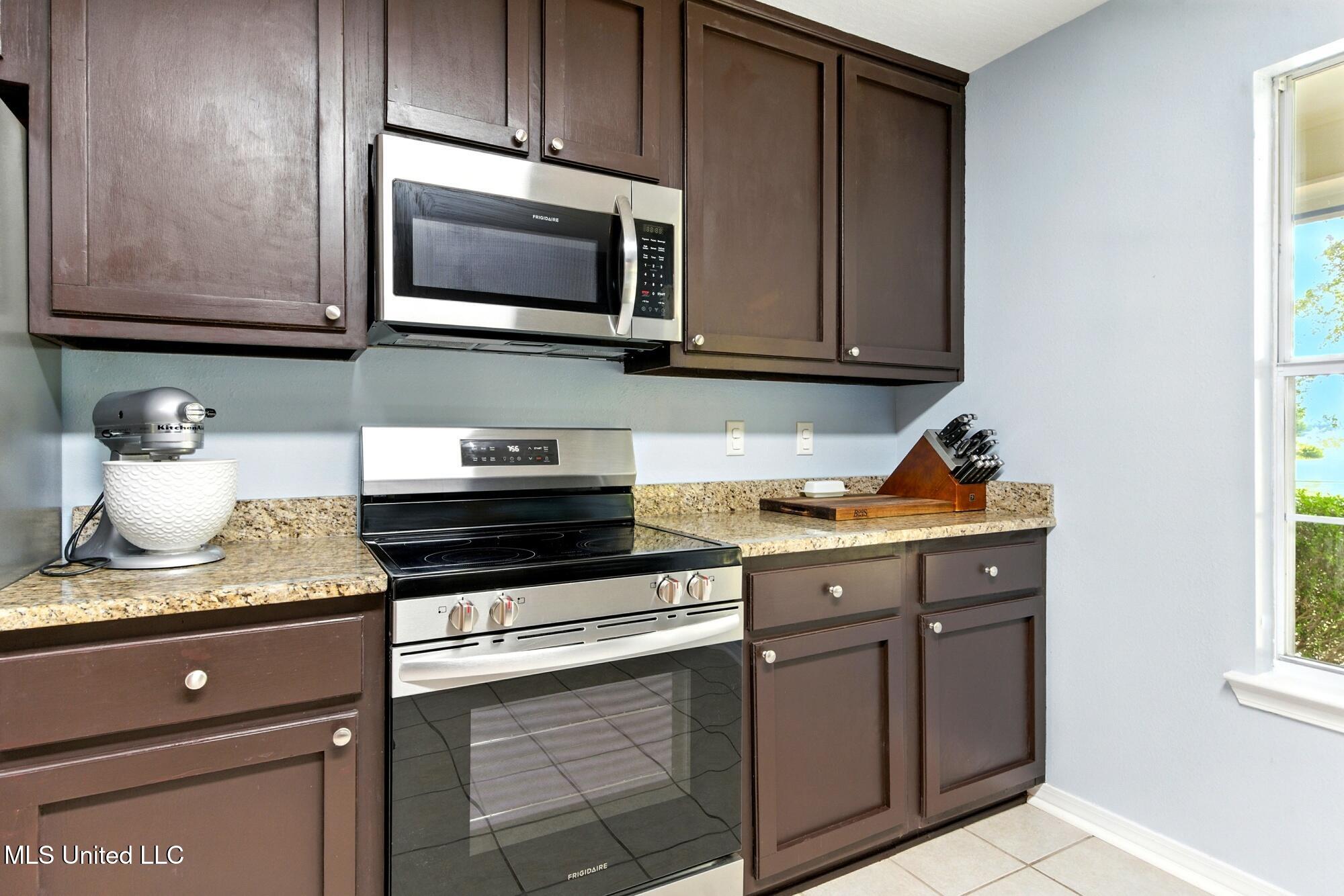 6 Wandering Oaks Lane Property Photo 9