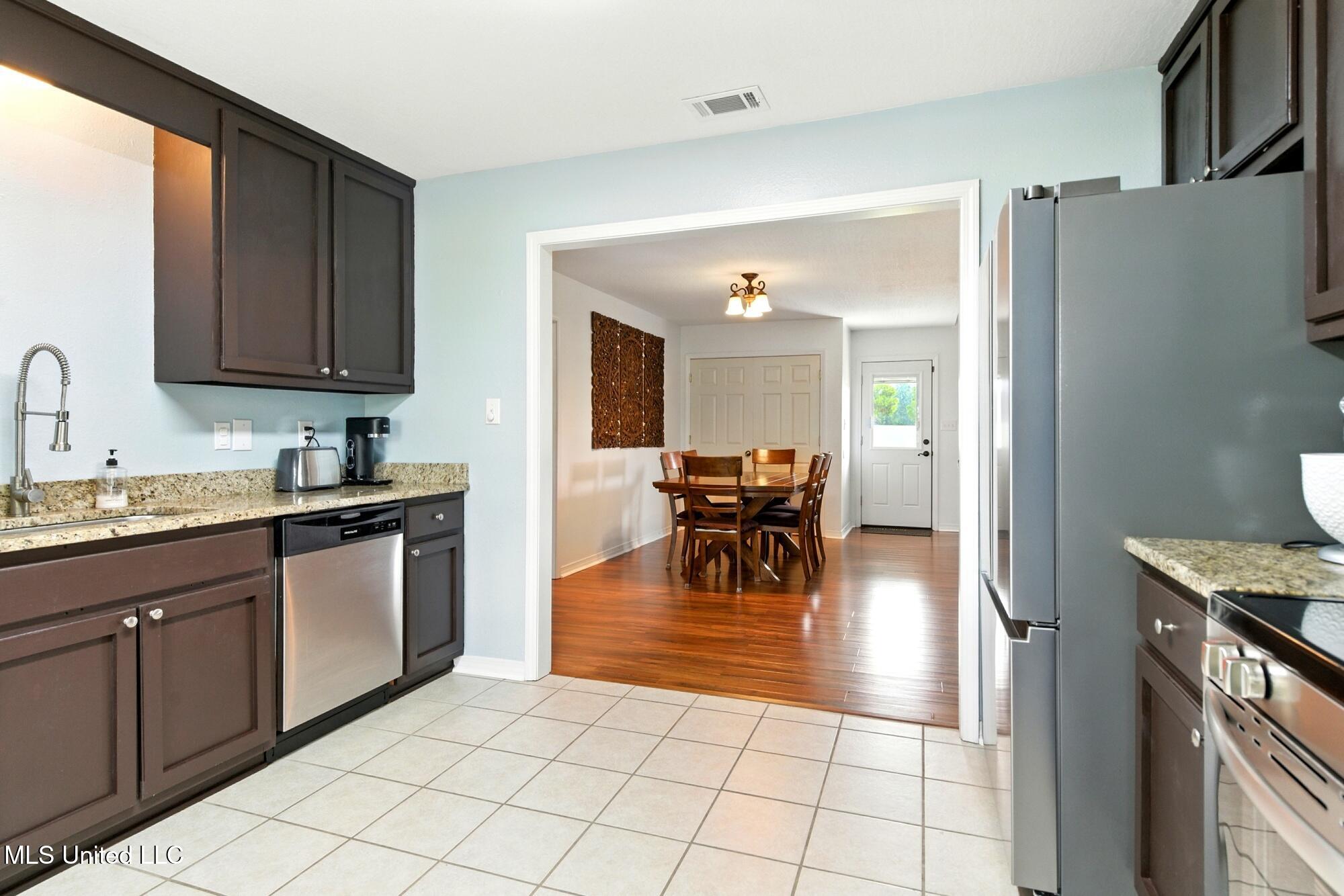 6 Wandering Oaks Lane Property Photo 10