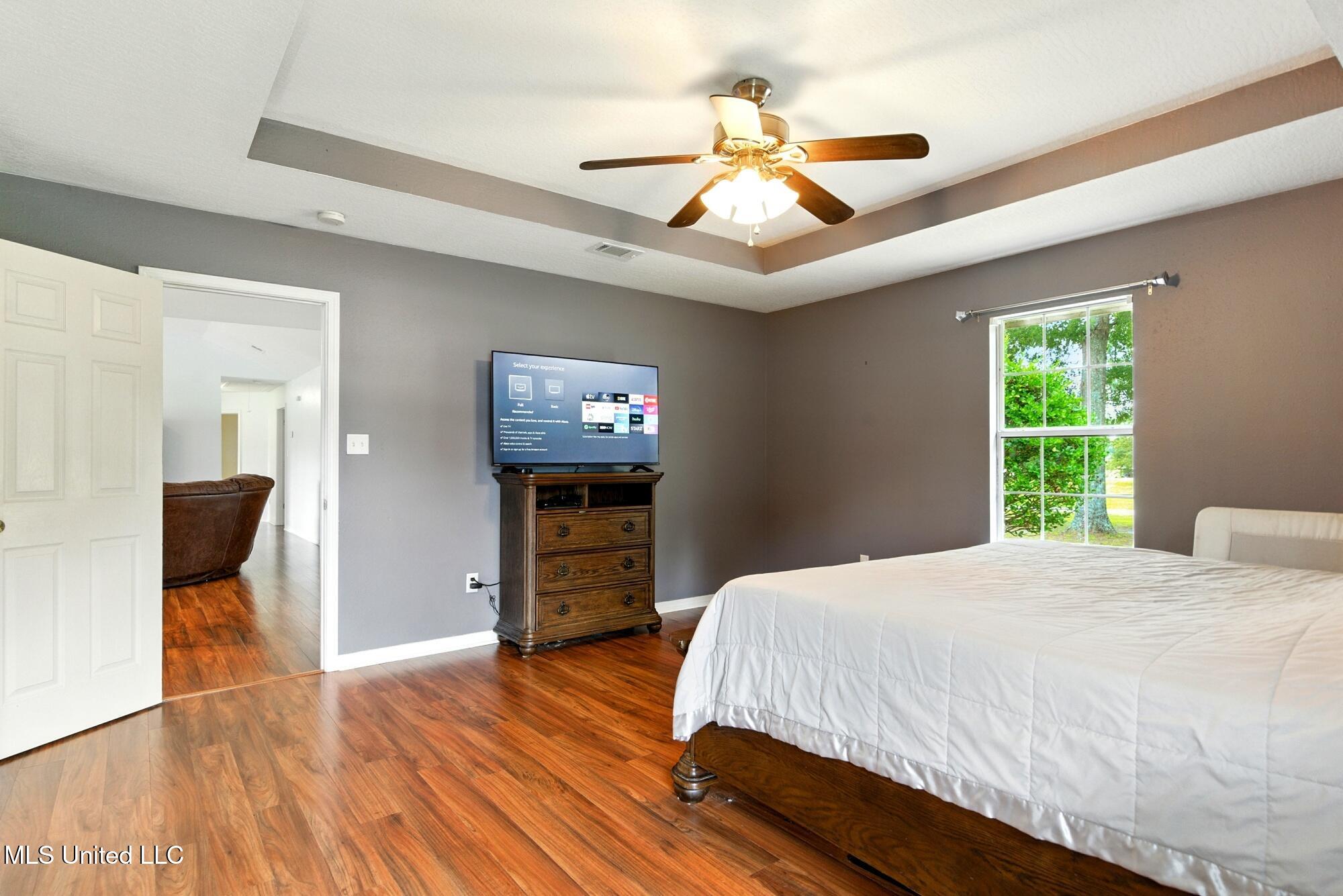 6 Wandering Oaks Lane Property Photo 12