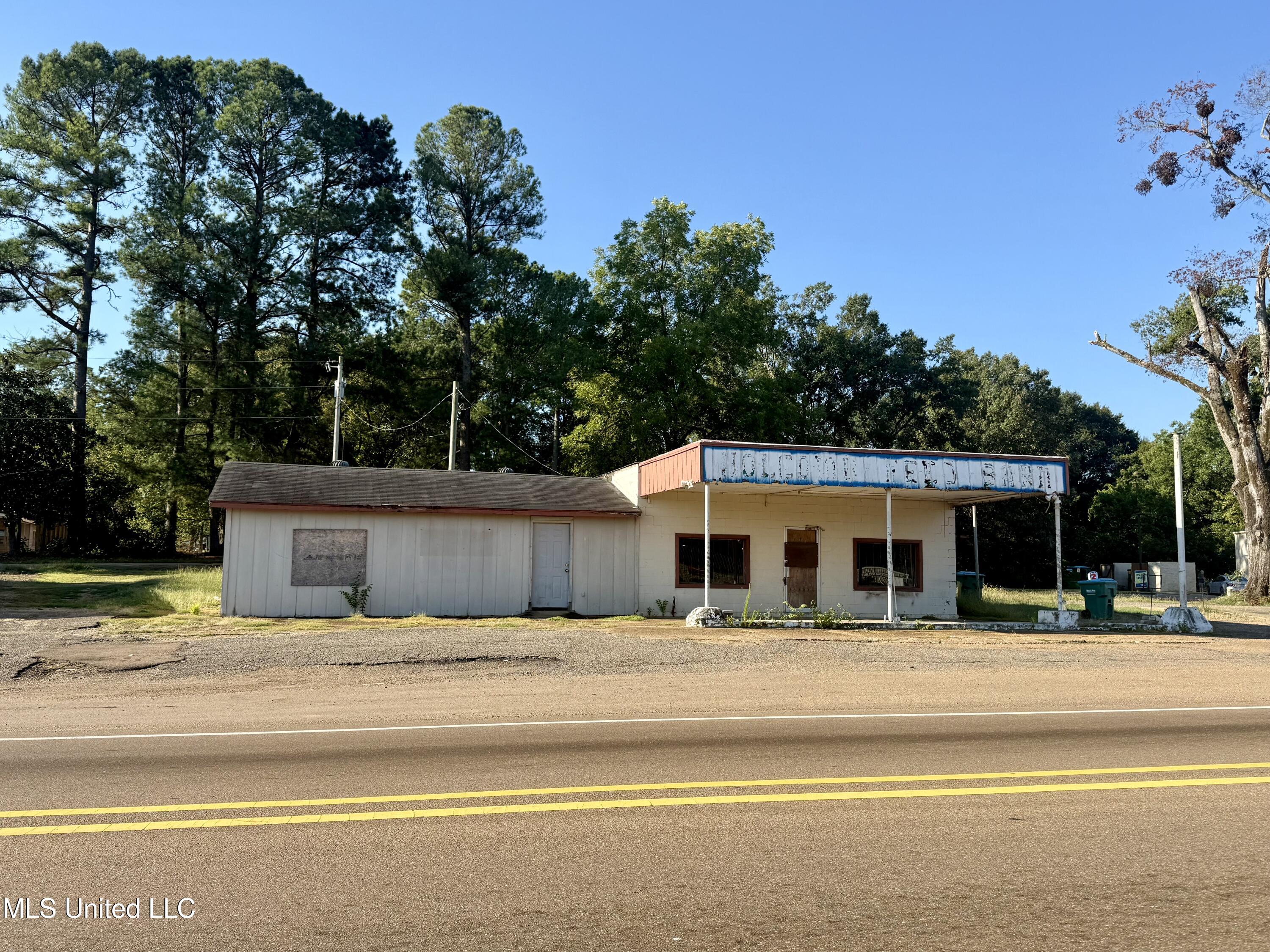 9813 Highway 8 Property Photo 2