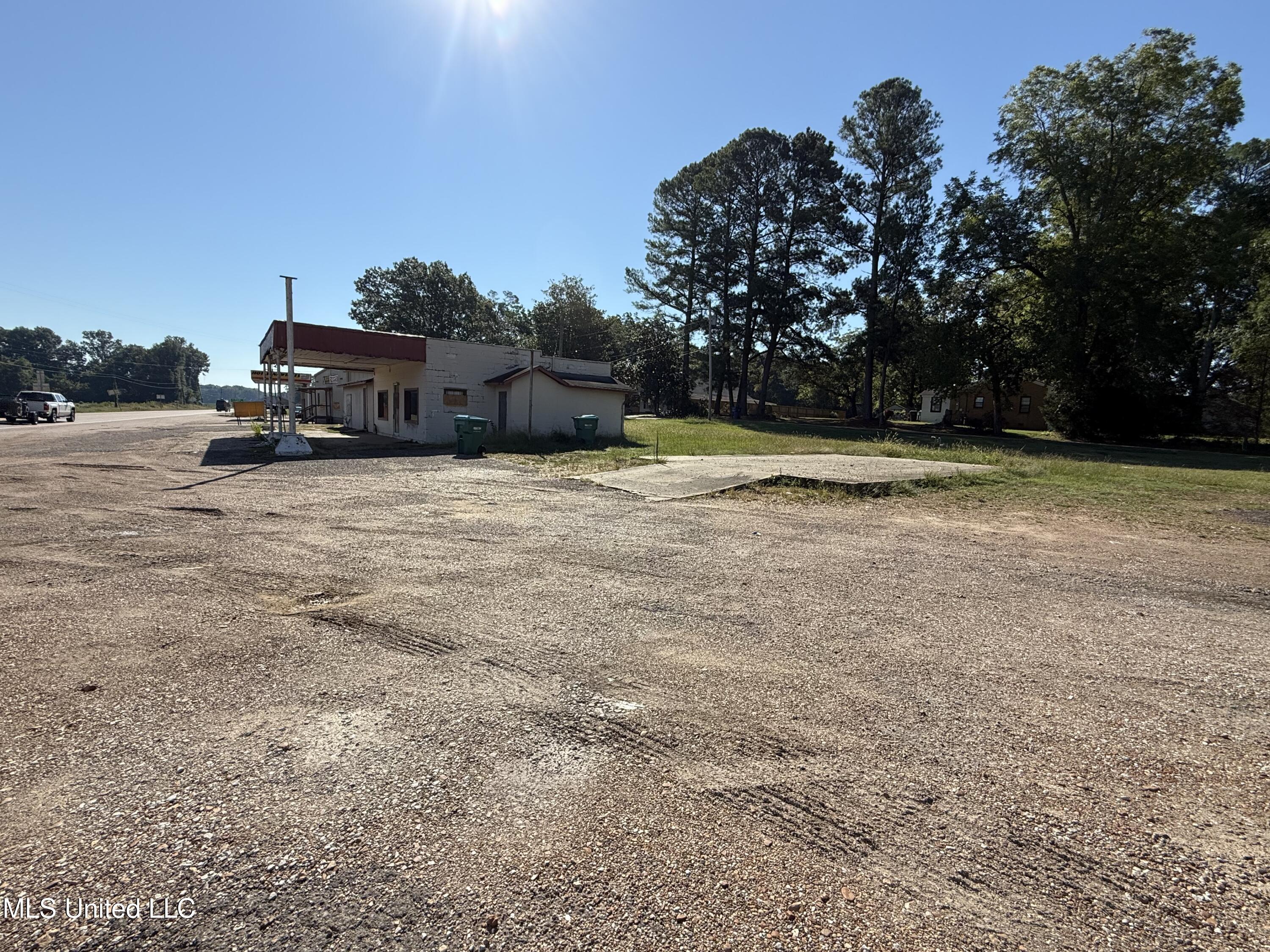 9813 Highway 8 Property Photo 5