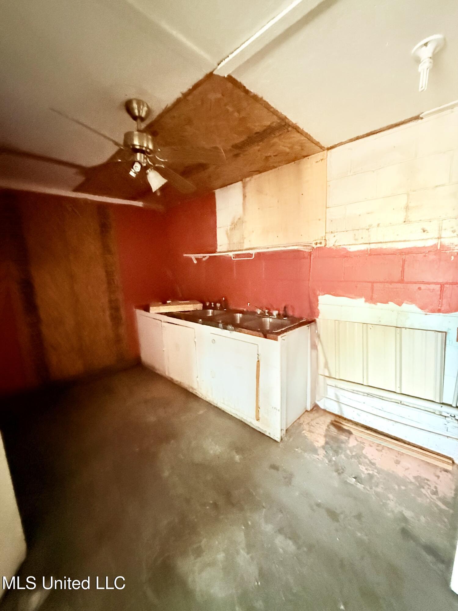 9813 Highway 8 Property Photo 9