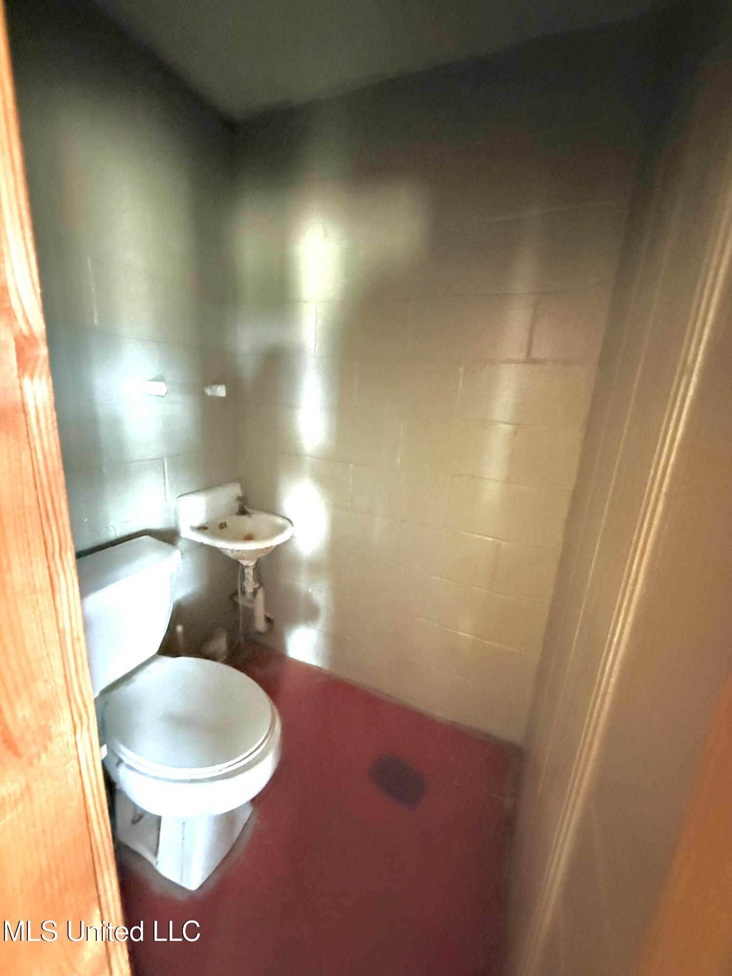 9813 Highway 8 Property Photo 10