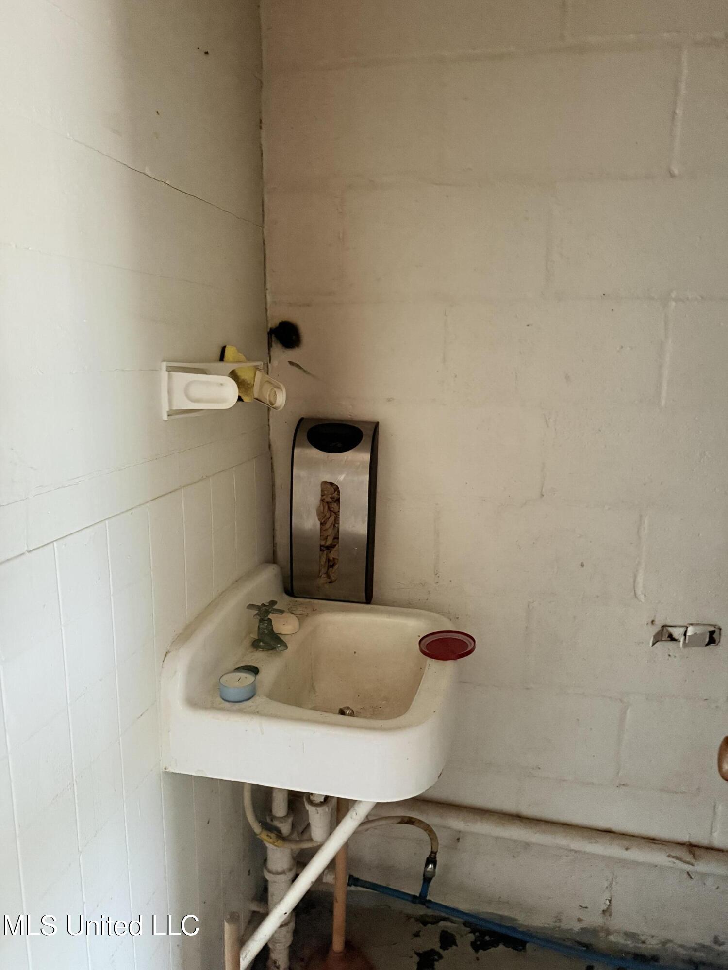 9813 Highway 8 Property Photo 11