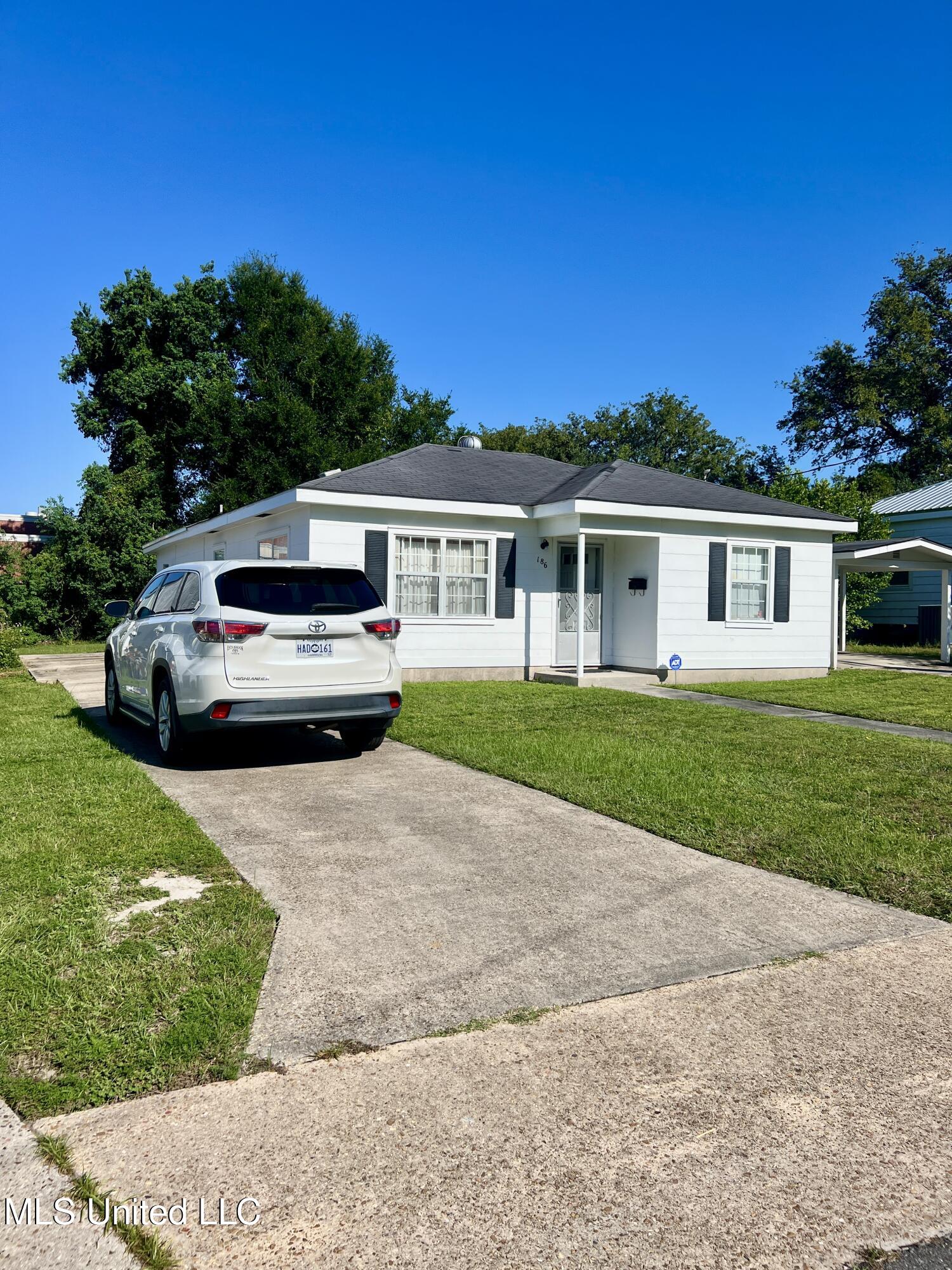 186 Summer Place Property Photo 2