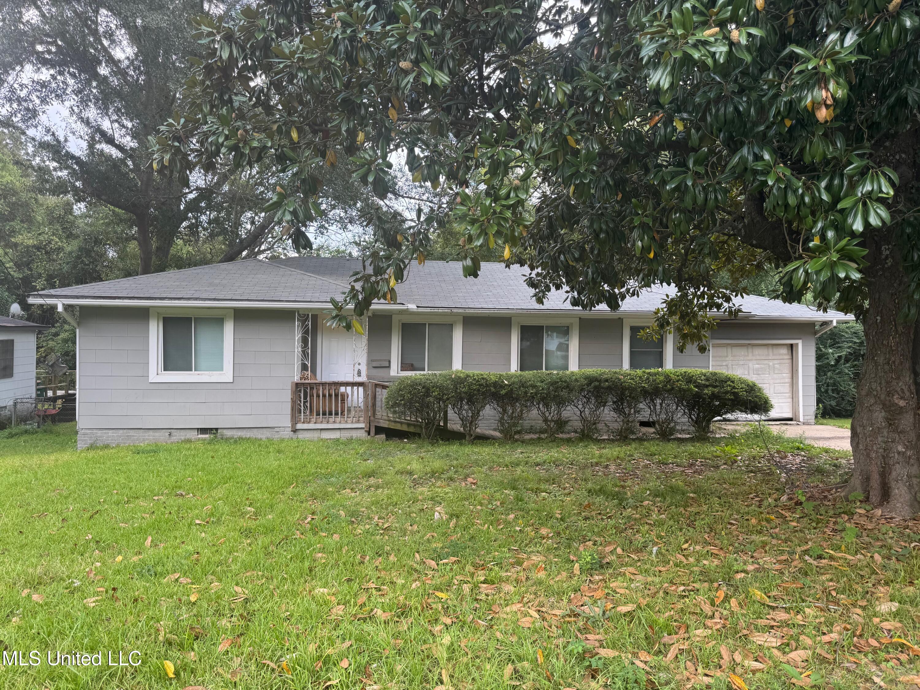 1906 Shamrock Drive Property Photo 1