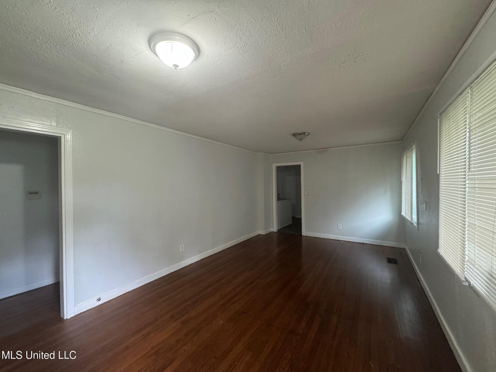 1906 Shamrock Drive Property Photo 2