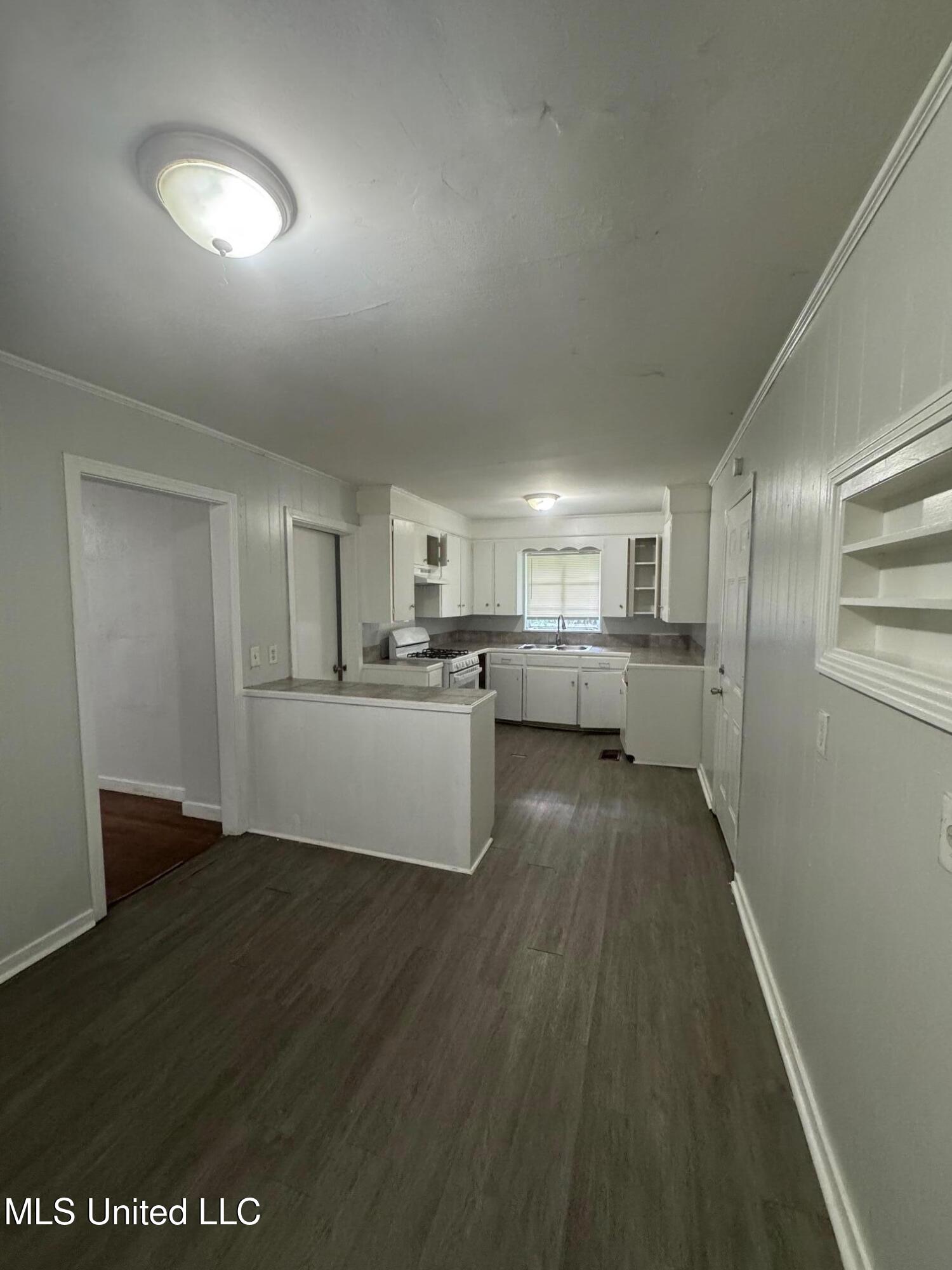 1906 Shamrock Drive Property Photo 3