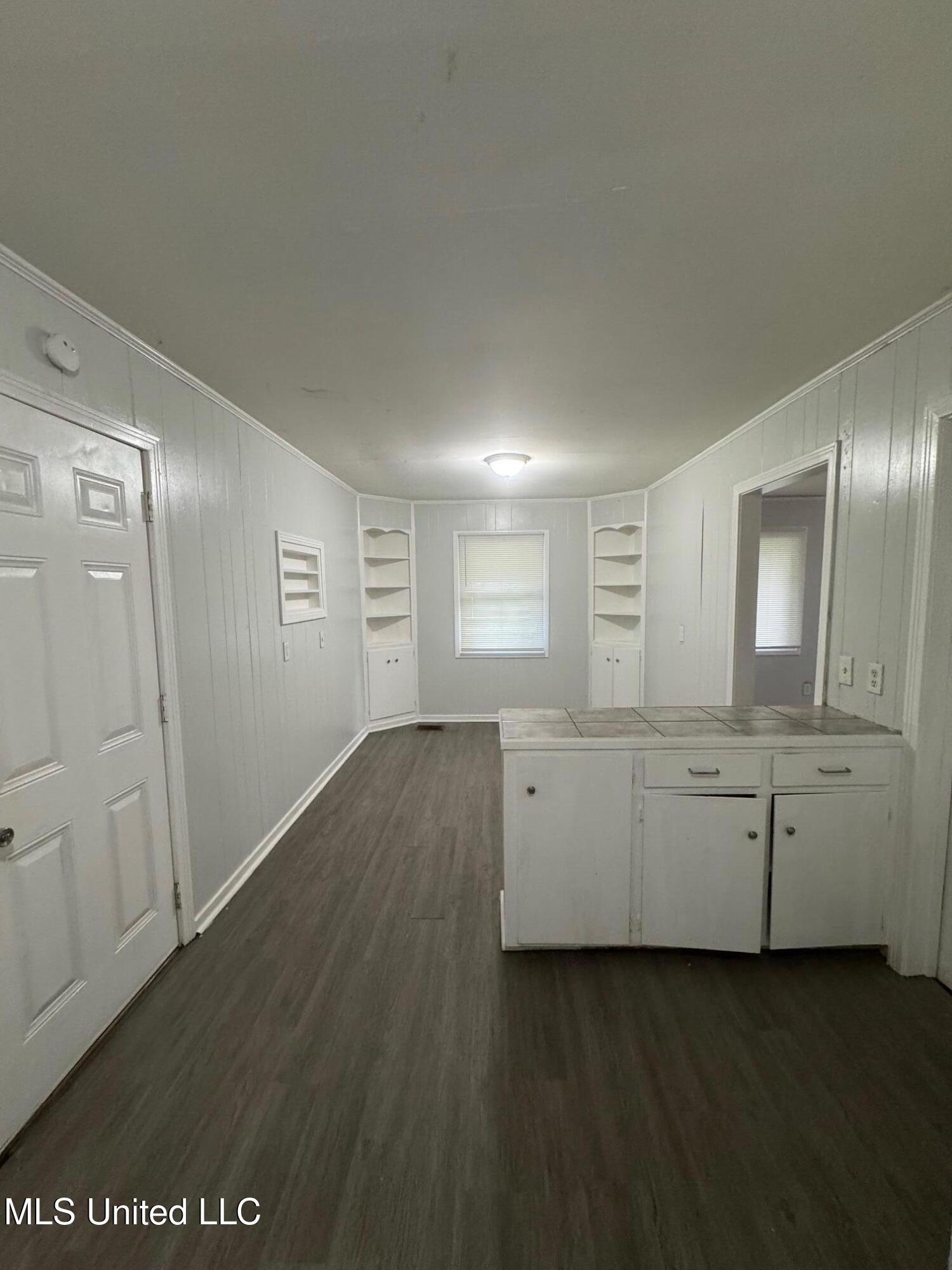 1906 Shamrock Drive Property Photo 4