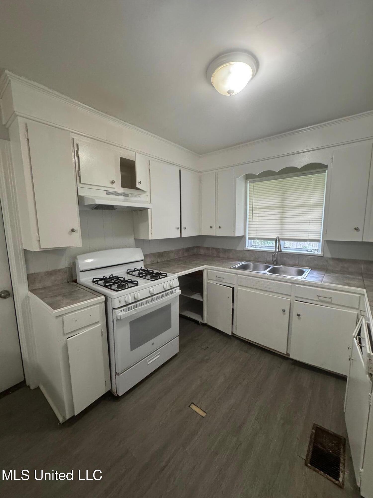 1906 Shamrock Drive Property Photo 5