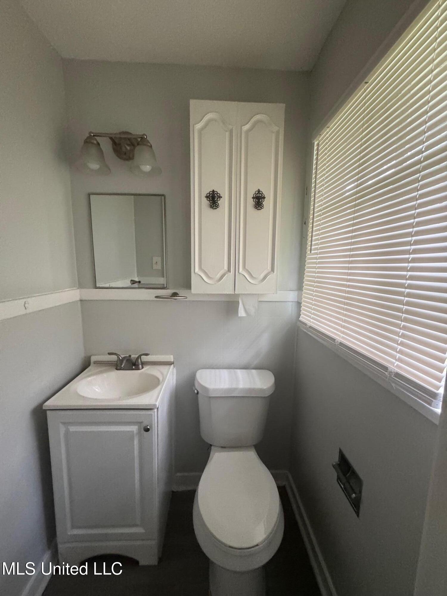 1906 Shamrock Drive Property Photo 7