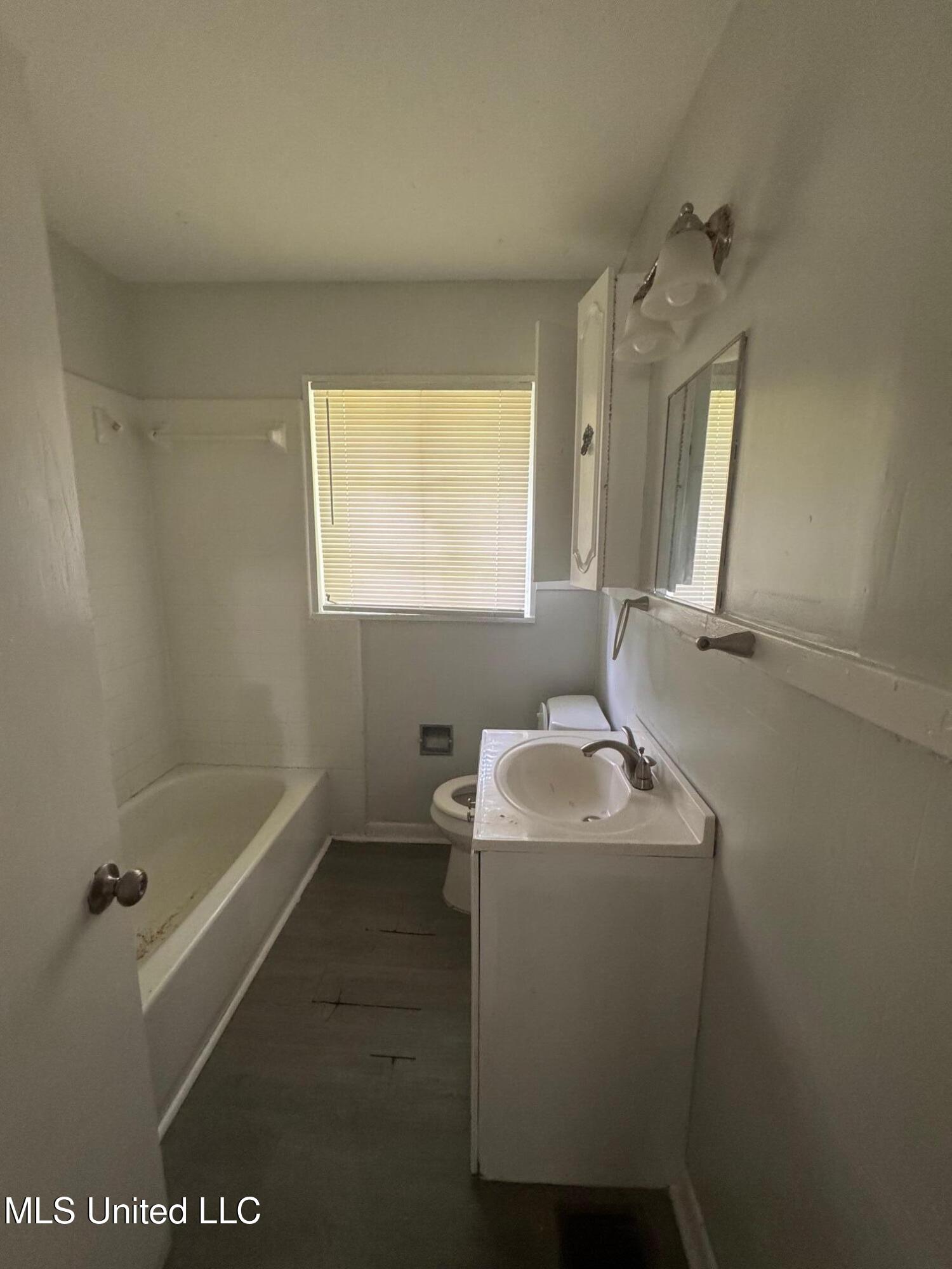 1906 Shamrock Drive Property Photo 8