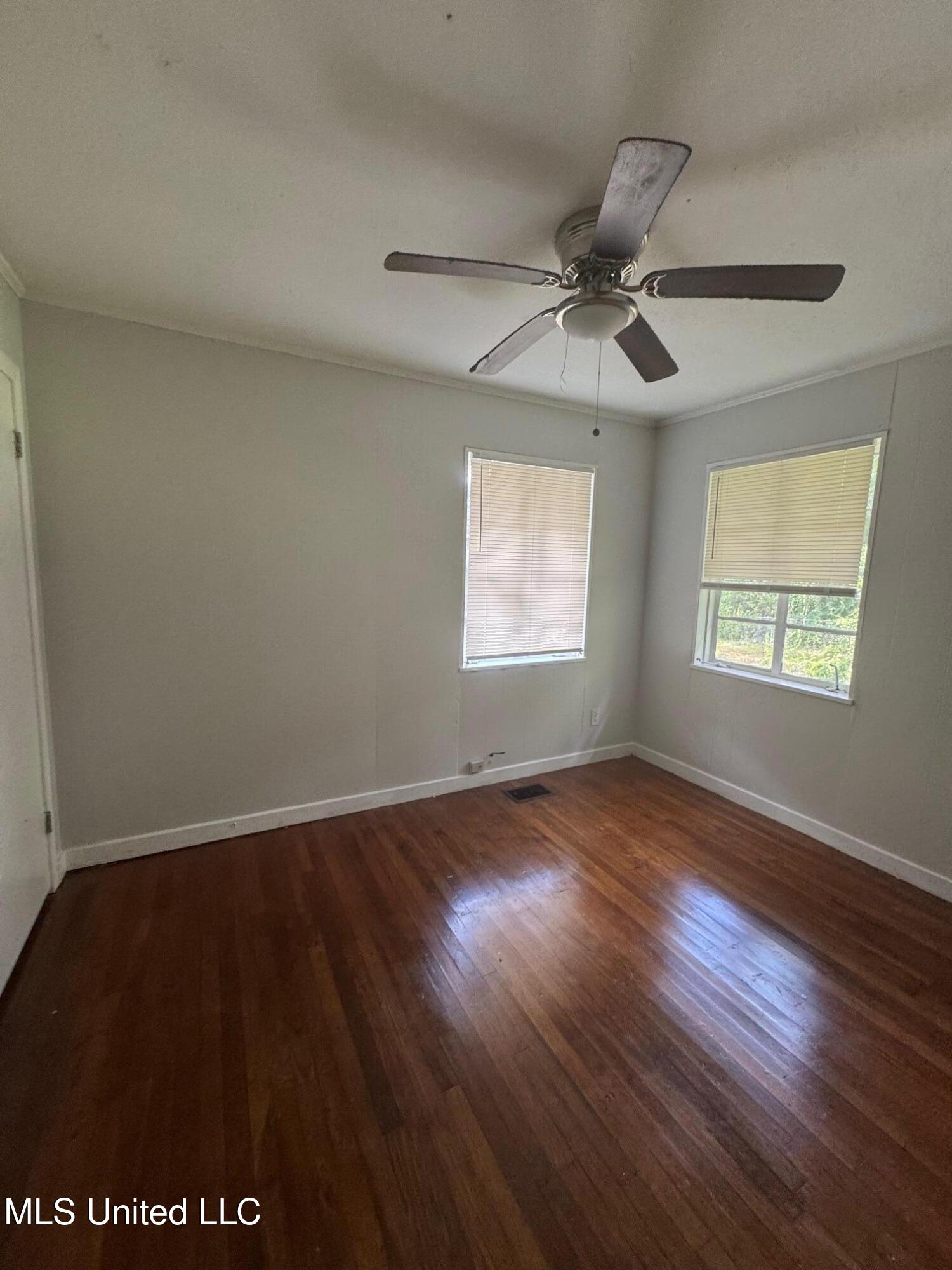 1906 Shamrock Drive Property Photo 9