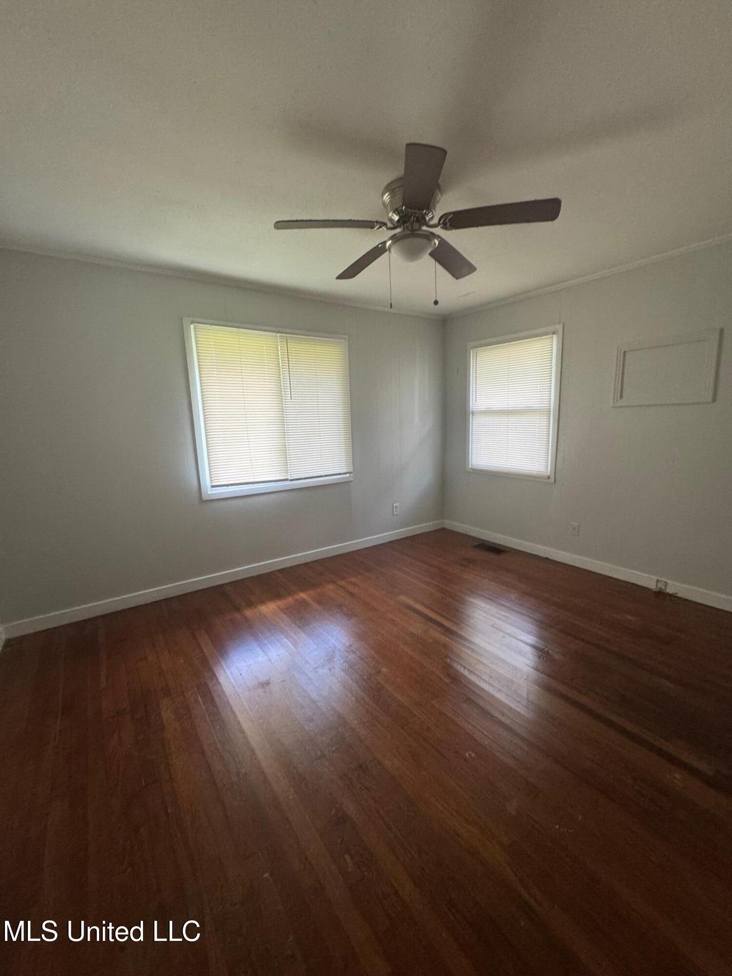 1906 Shamrock Drive Property Photo 10