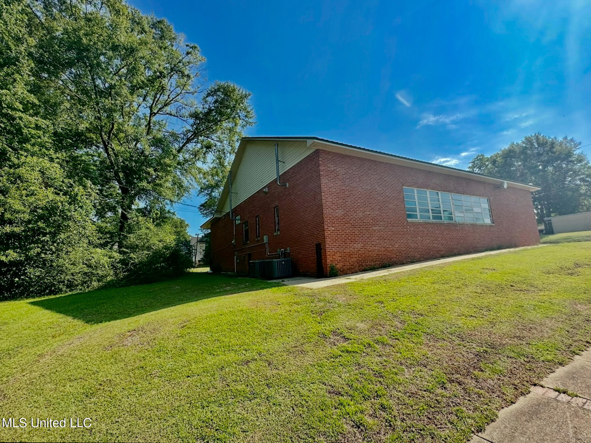 700 Chestnut Street Property Photo 3