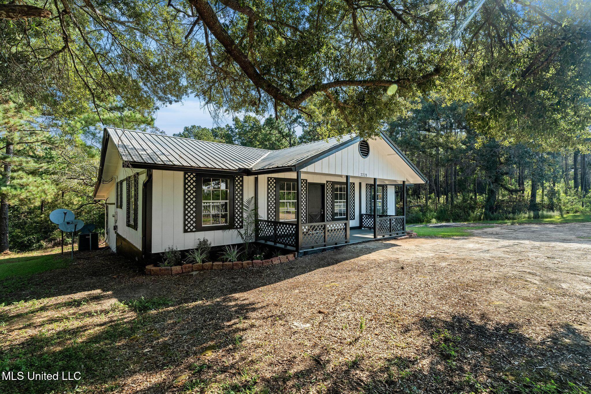 2225 Columbia Purvis Road Property Photo 1