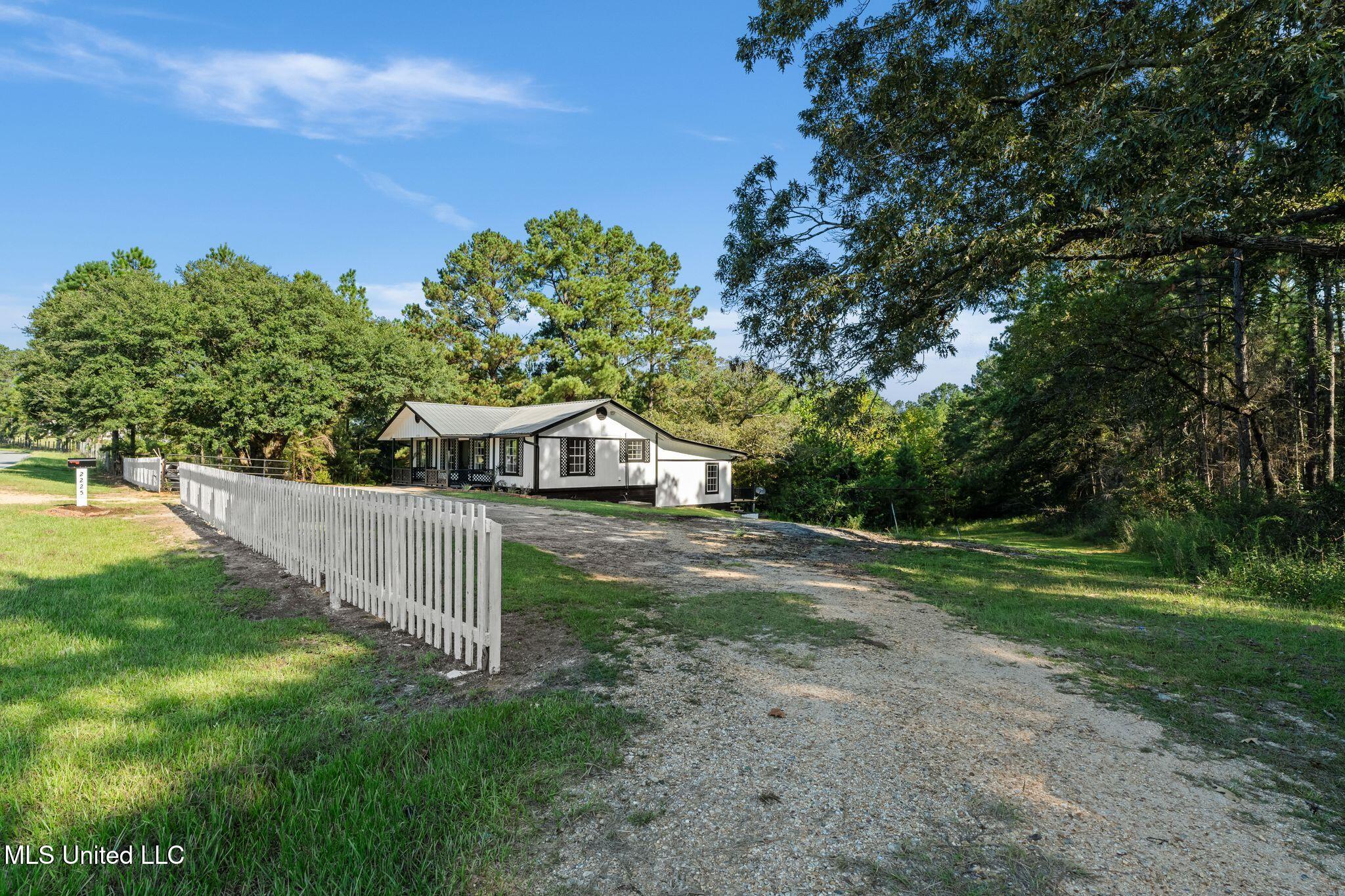 2225 Columbia Purvis Road Property Photo 2
