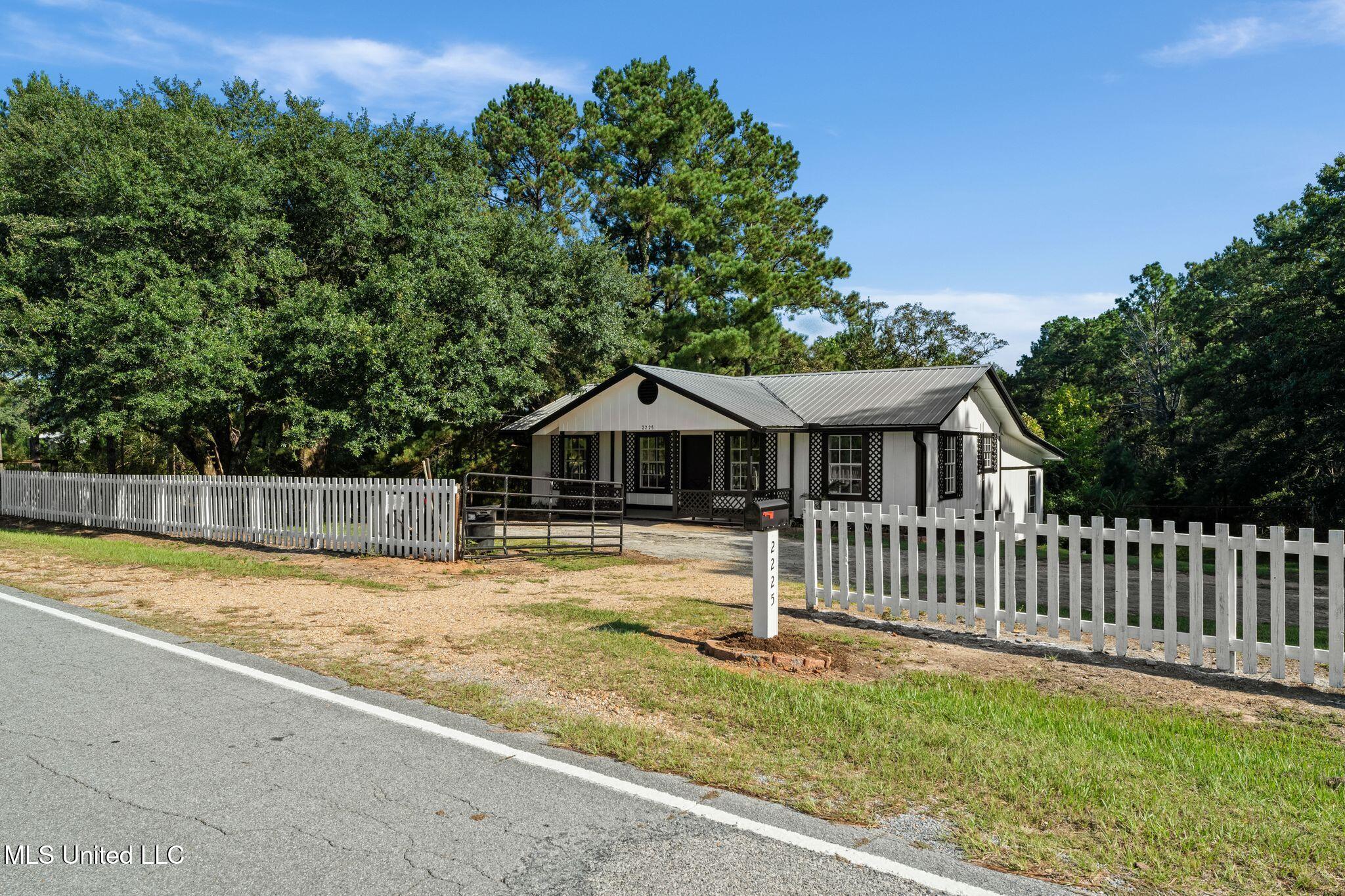 2225 Columbia Purvis Road Property Photo 3