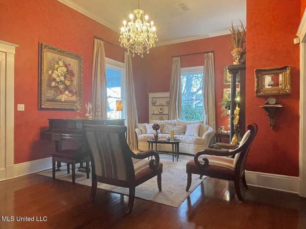 521 Holland Avenue Avenue Property Photo 9