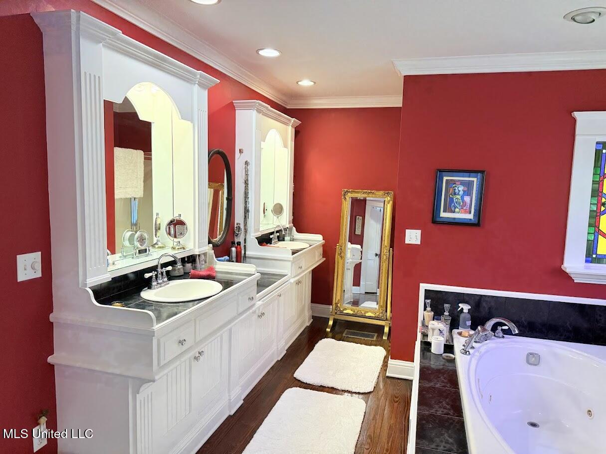 521 Holland Avenue Avenue Property Photo 18