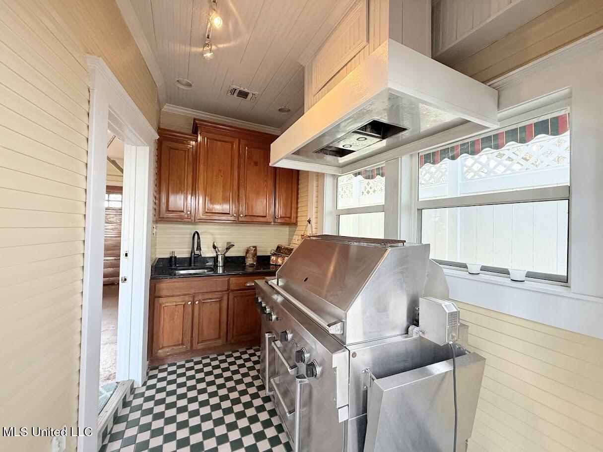 521 Holland Avenue Avenue Property Photo 40