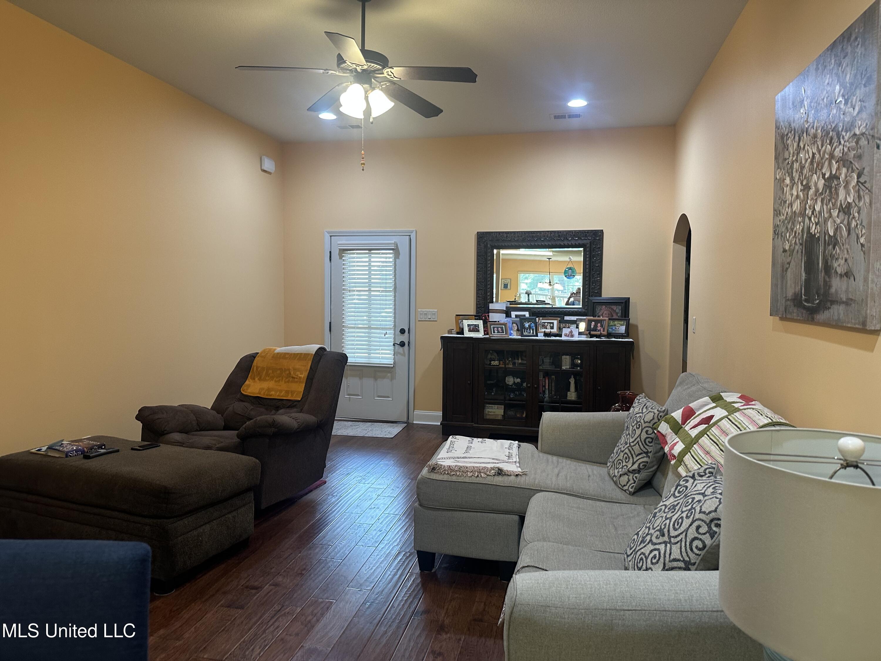 3302 Foxdale Loop Property Photo 3