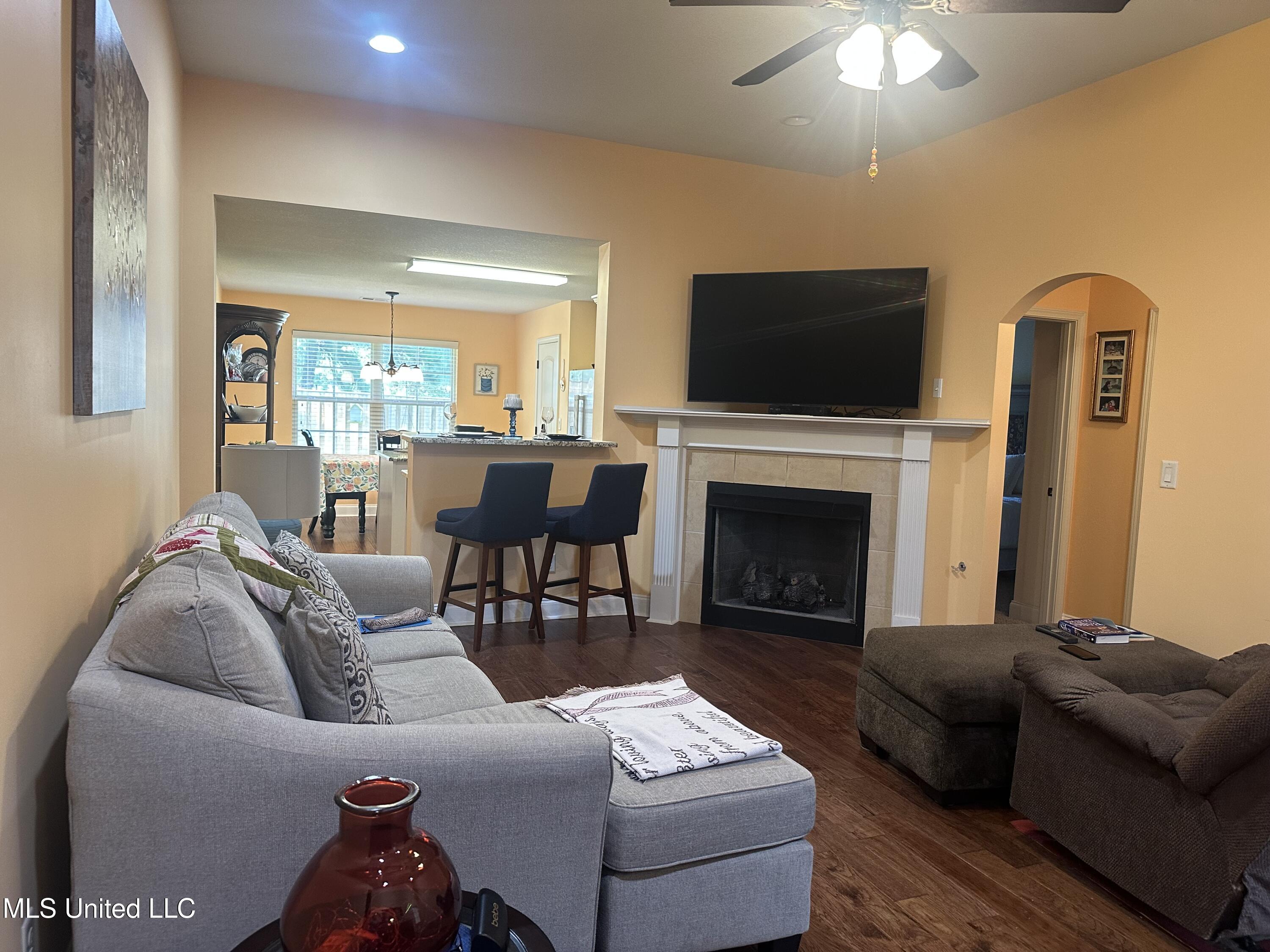 3302 Foxdale Loop Property Photo 4