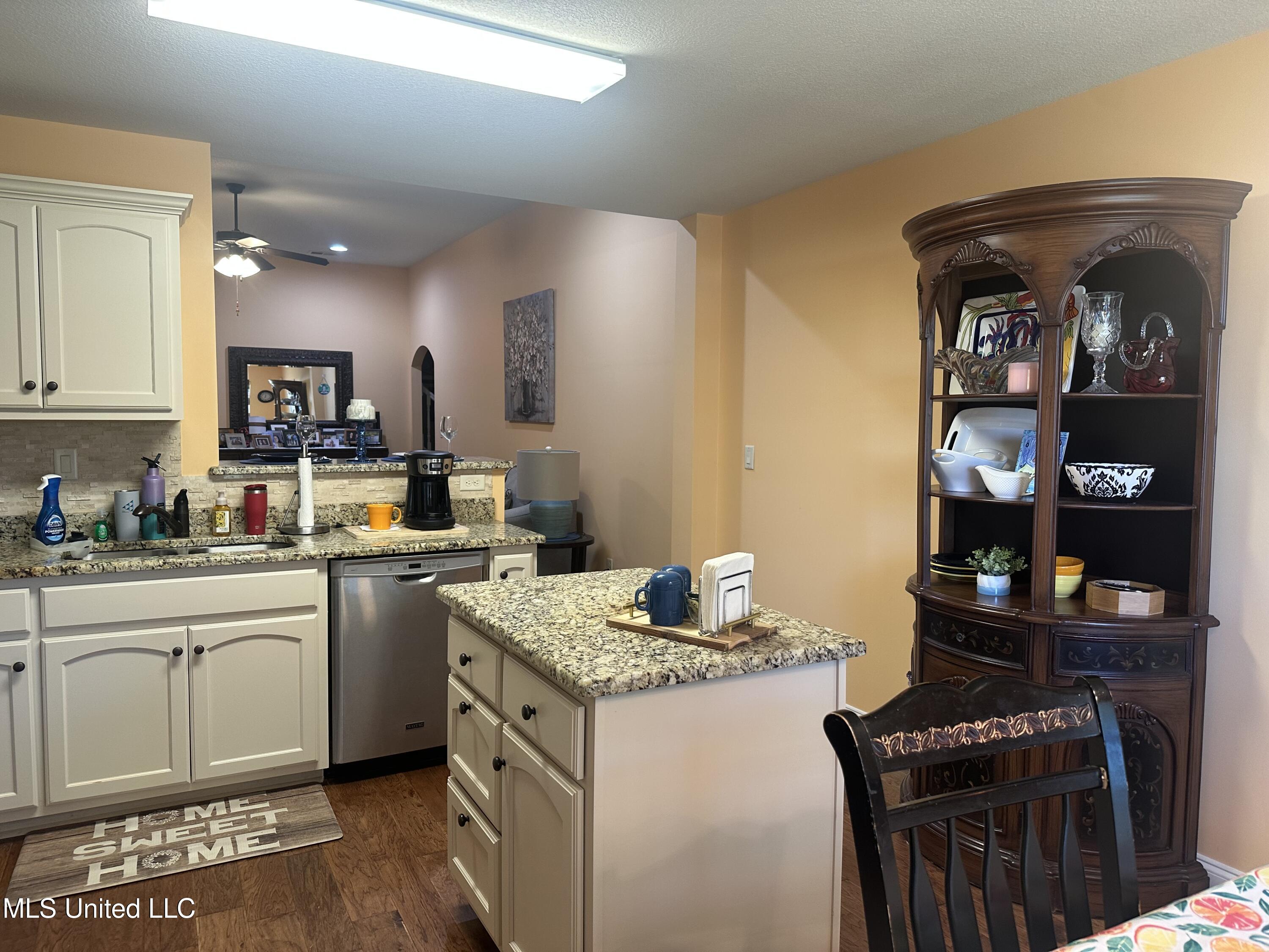 3302 Foxdale Loop Property Photo 6