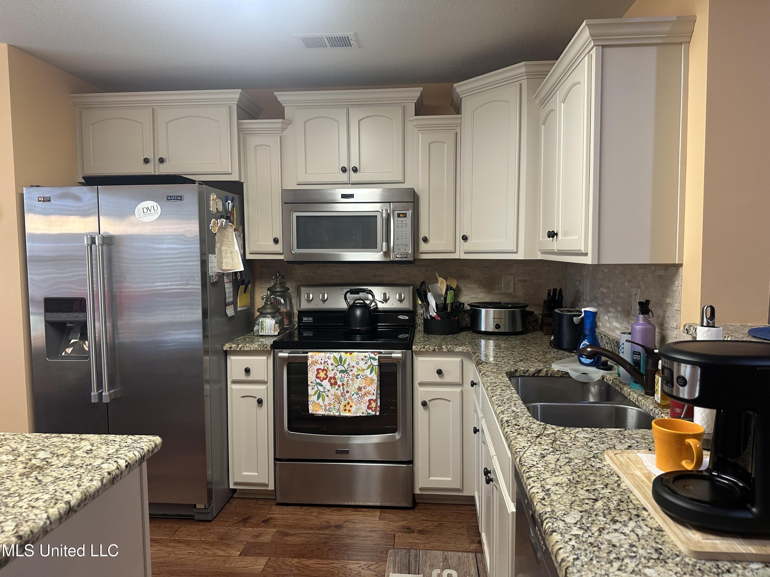 3302 Foxdale Loop Property Photo 8