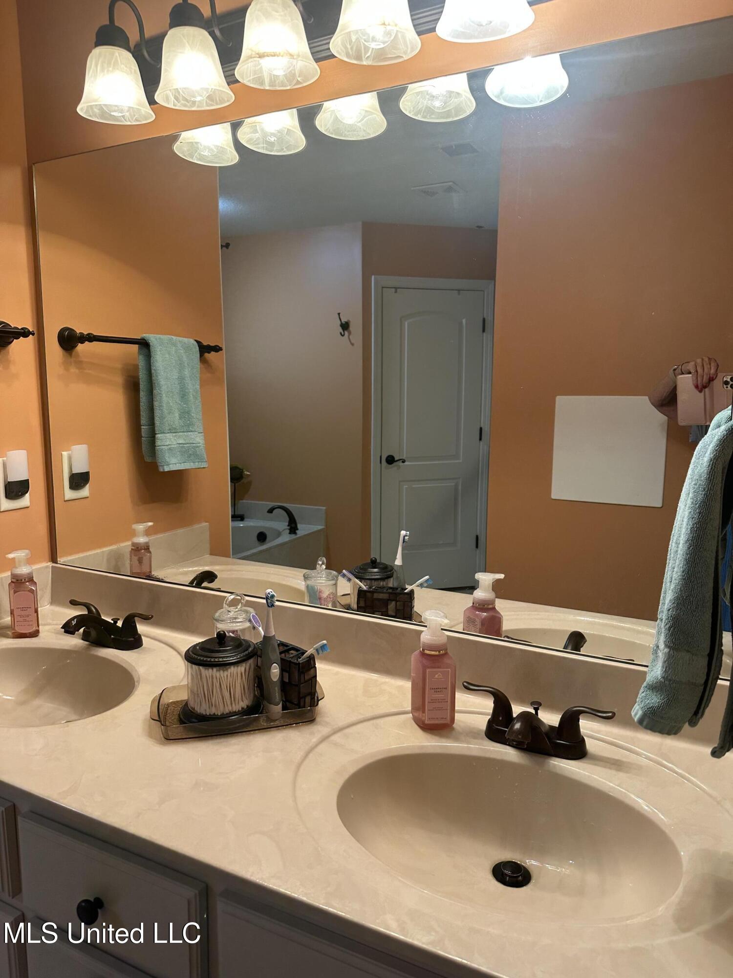 3302 Foxdale Loop Property Photo 13