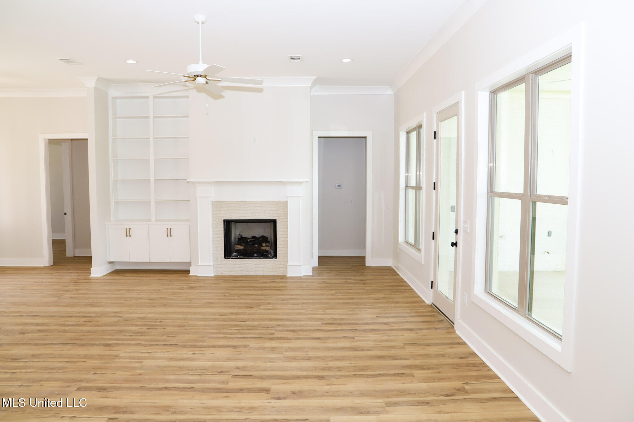 129 Genoa Drive Property Photo 4