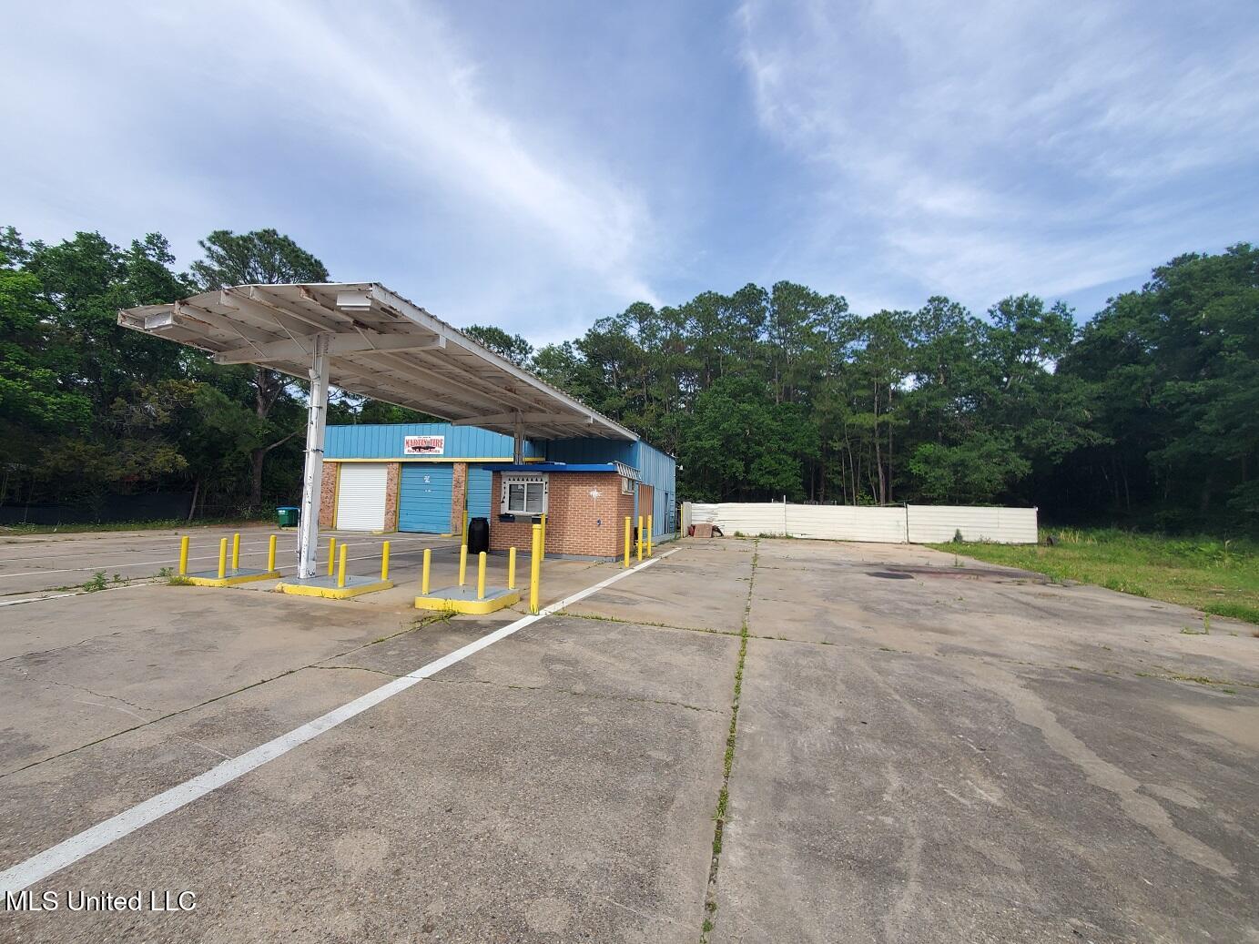 3000 Ladnier Road Property Photo 6