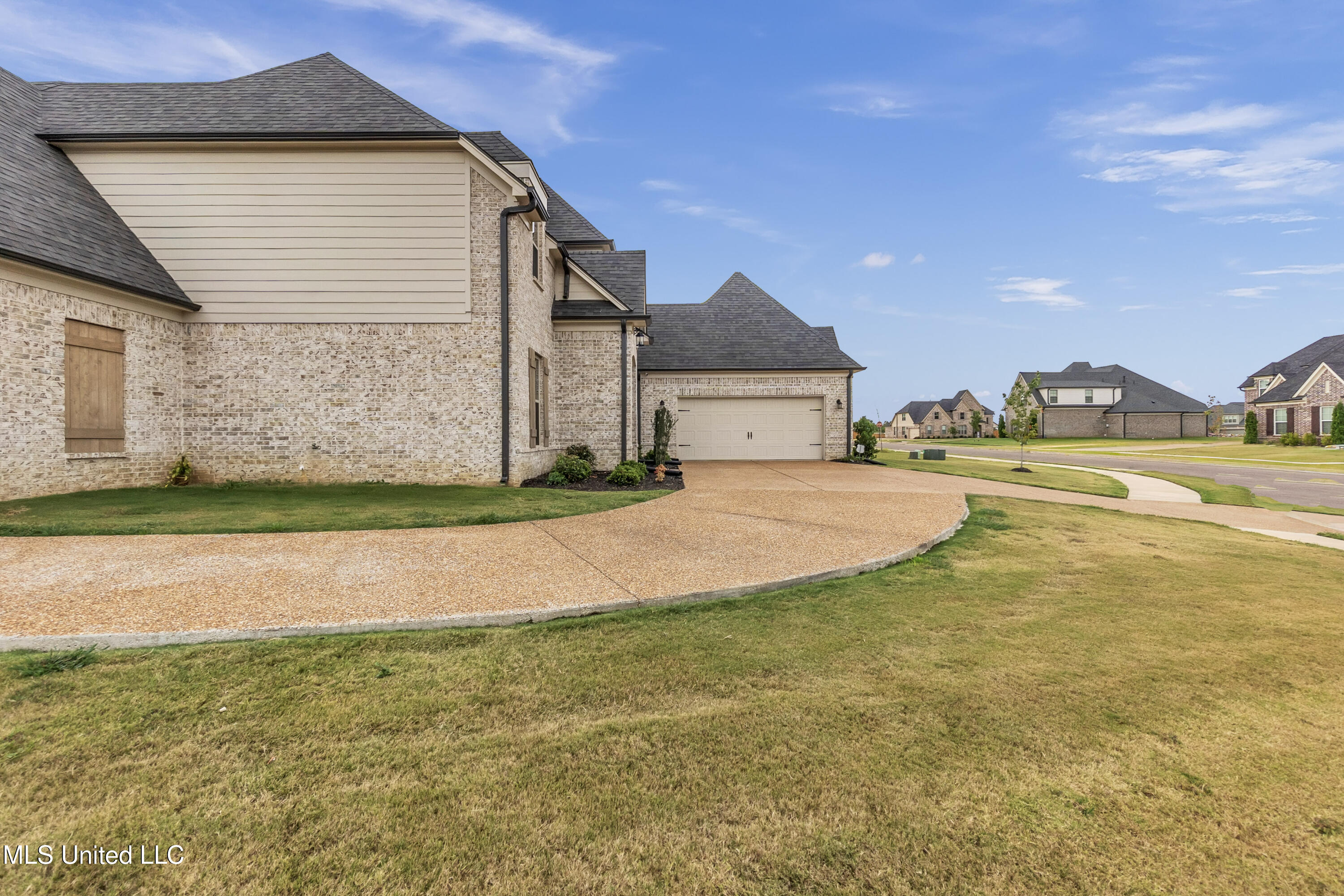 784 Arrow Cove Property Photo 4